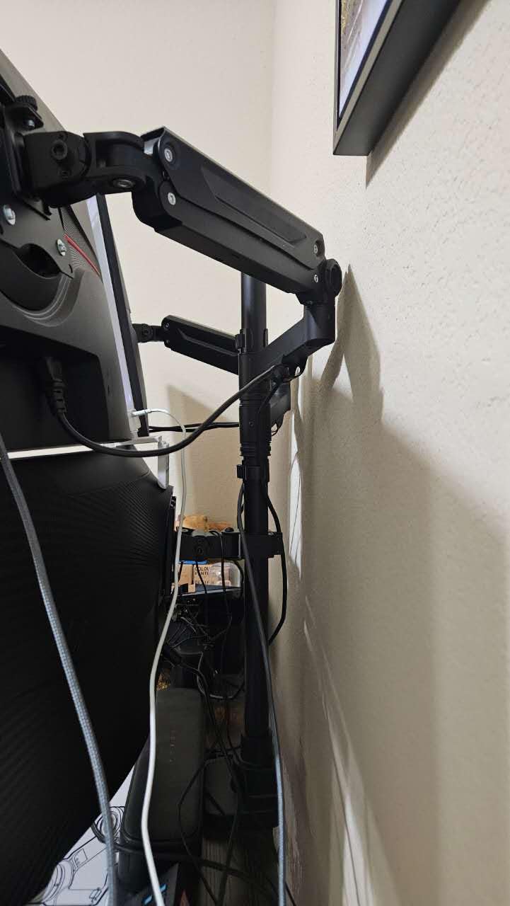 Triple Monitor Mount up to 49 inches, Fully Adjustable Heavy Duty 3 Monitor Arm with Gas Spring, Desk Mount for 3 Screens, C-Clamp & Grommet Base, Holds 44 lbs, Black customer photo 2