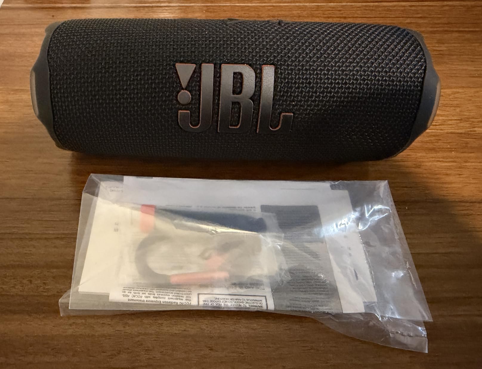 JBL Flip 7 - Portable Waterproof and Drop-Proof Speaker, Bold Pro Sound with AI Sound Boost, 16Hrs of Playtime (Renewed) customer photo 2