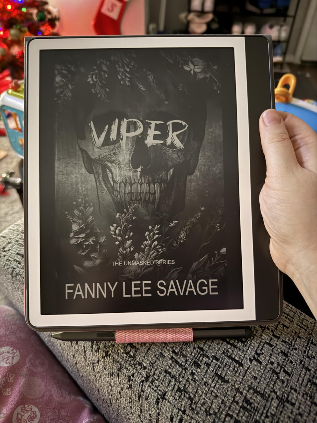 New Amazon Kindle Scribe Essentials Bundle including New Kindle Scribe (16GB) - Tungsten, Premium Pen, Fabric Folio-Black, and Power Adapter customer photo 1