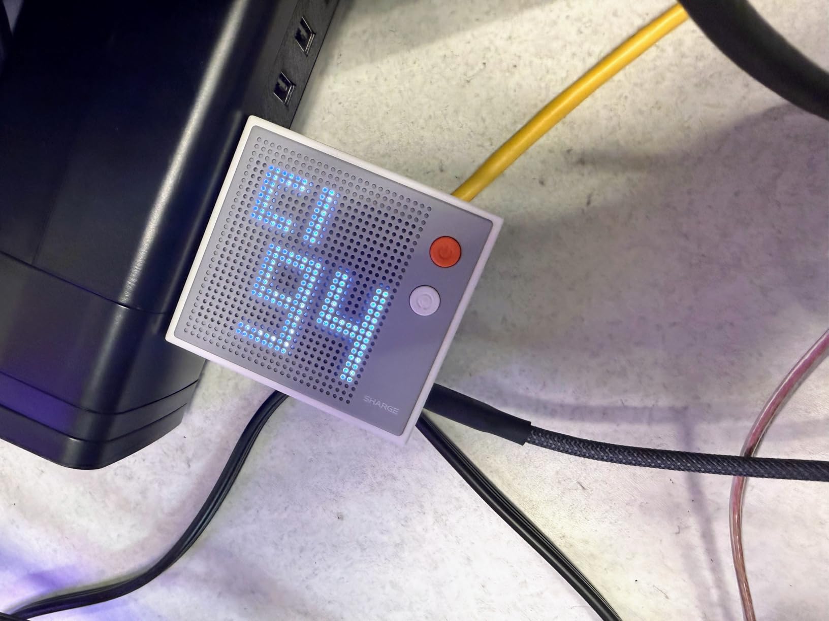 SHARGE Pixel 140 Laptop Charger 140W USB C GaN Charger 3-Port with Smart Dot-Matrix Display PD3.1 Fast Charging for MacBook Pro, iPhone 16 and More customer photo 2