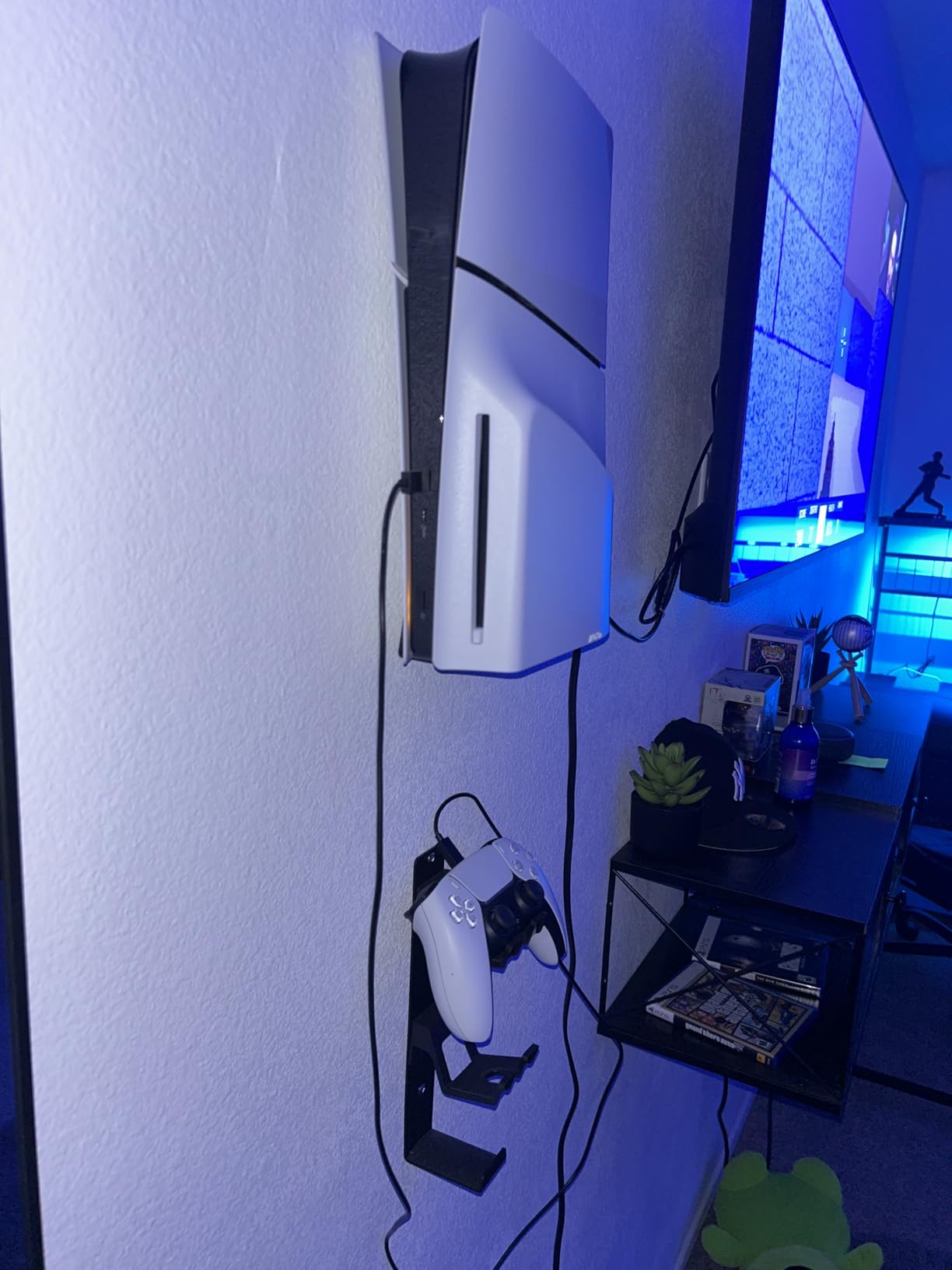 ZYTHRONE Wall Mount for PS5/PS5 Slim/PS5 Pro Console-, Heavy-Duty Steel Bracket for All PS5 Models(Digital and Disc),Sturdy and Not Fall Off,+1Controller Headphone Holder, Black customer photo 1