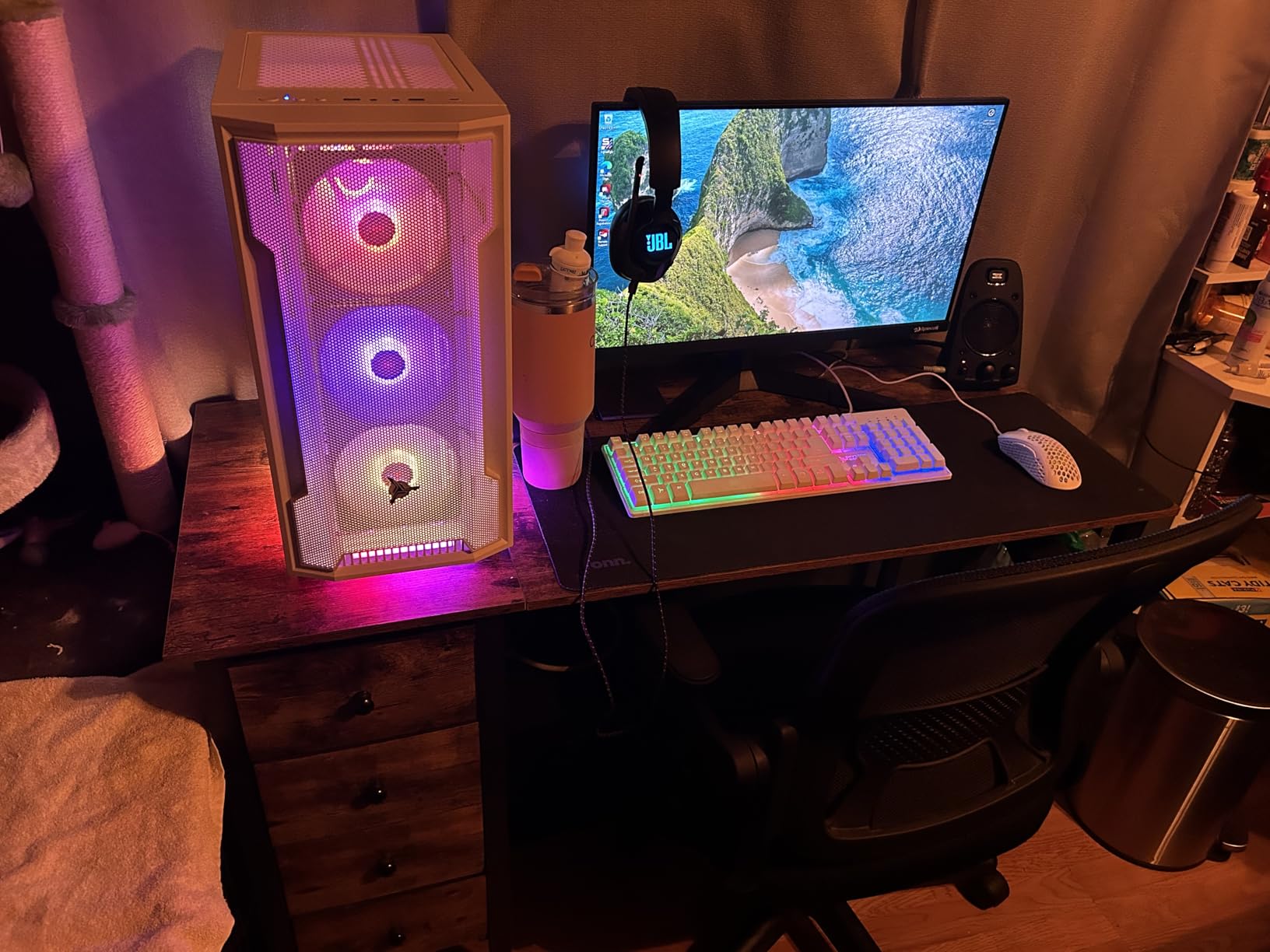 Archangel Desktop PC, Ryzen 7 5700 3.7 GHz (4.6GHz), AMD RX 9060XT 8GB, 1TB NVMe SSD, 32GB DDR4 RAM 3200, 650W Gold PSU, Wi-Fi, Win 11 customer photo 1