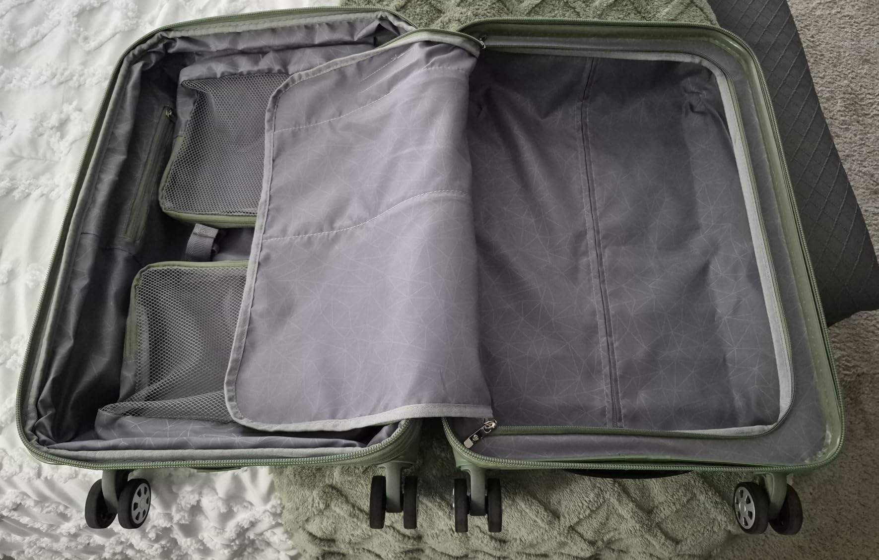 Traveler's Choice Pagosa Hardshell Expandable Luggage with Spinner Wheels, Navy, 3-Piece Set (22/26/30) customer photo 2