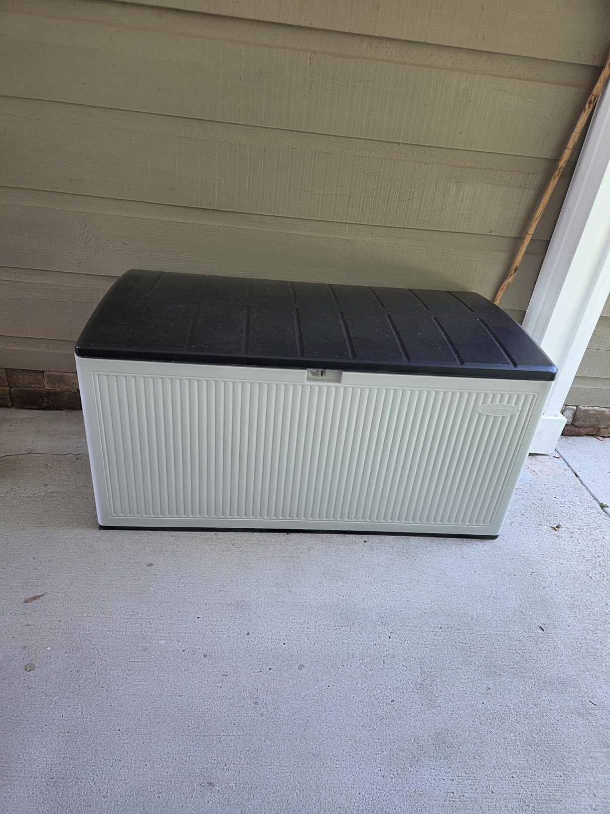 Suncast 160-Gal. Resin Extra-Large Outdoor Patio Deck Box with Pad-Lockable Lid, Modern Reeded Outdoor Patio Bench/Storage Box for Cushions, Garden Tools, and More, Iron Ore/French Gray customer photo 1