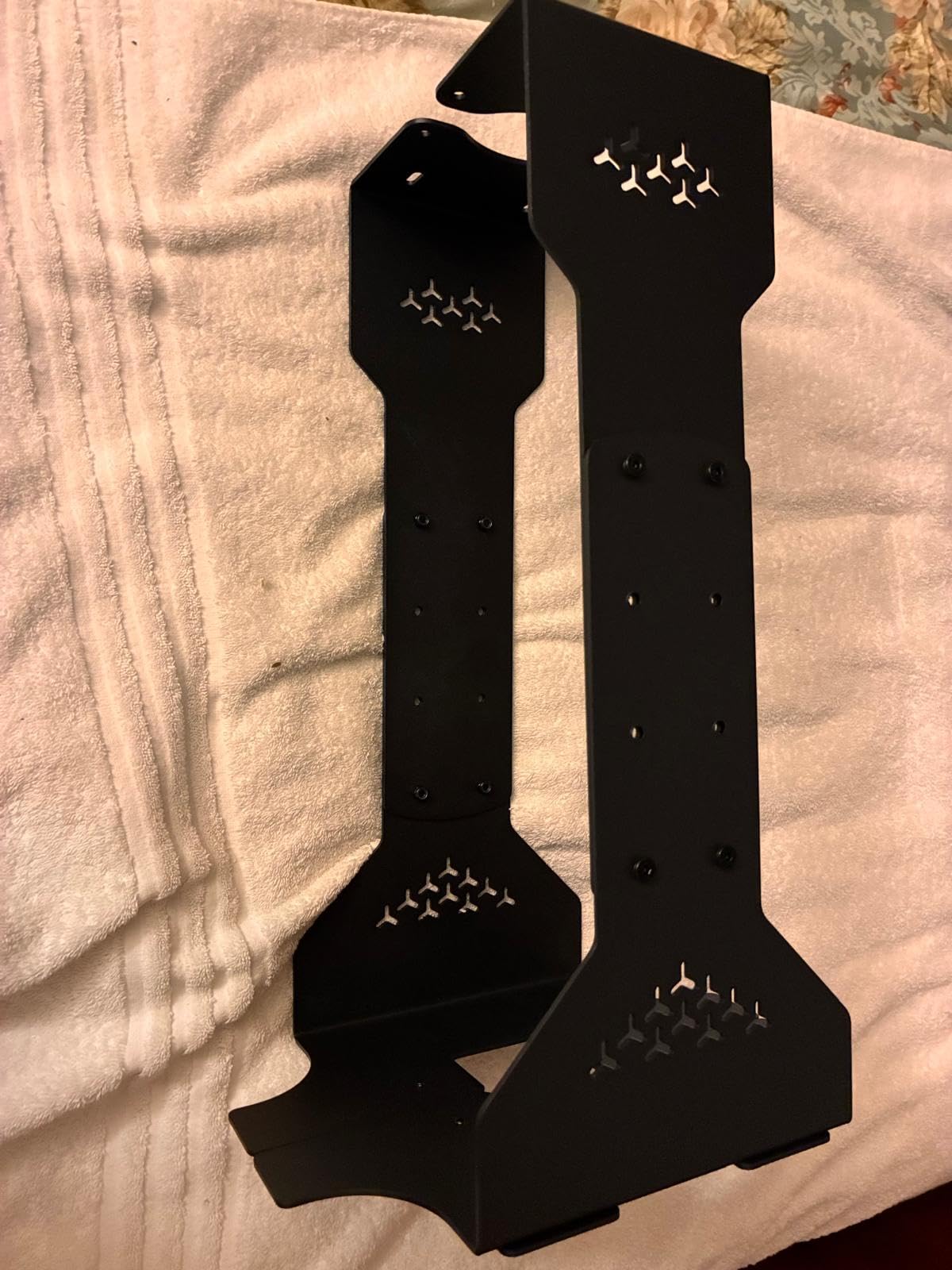 PUTORSEN Under Desk PC Mount, 7.9-13.4'' Width Adjustable Computer Tower Stand, up to 77 lbs, with Protective Mats, for Mid/Mini-Tower Case in Office,Gaming, Laboratory and Home, Black customer photo 2