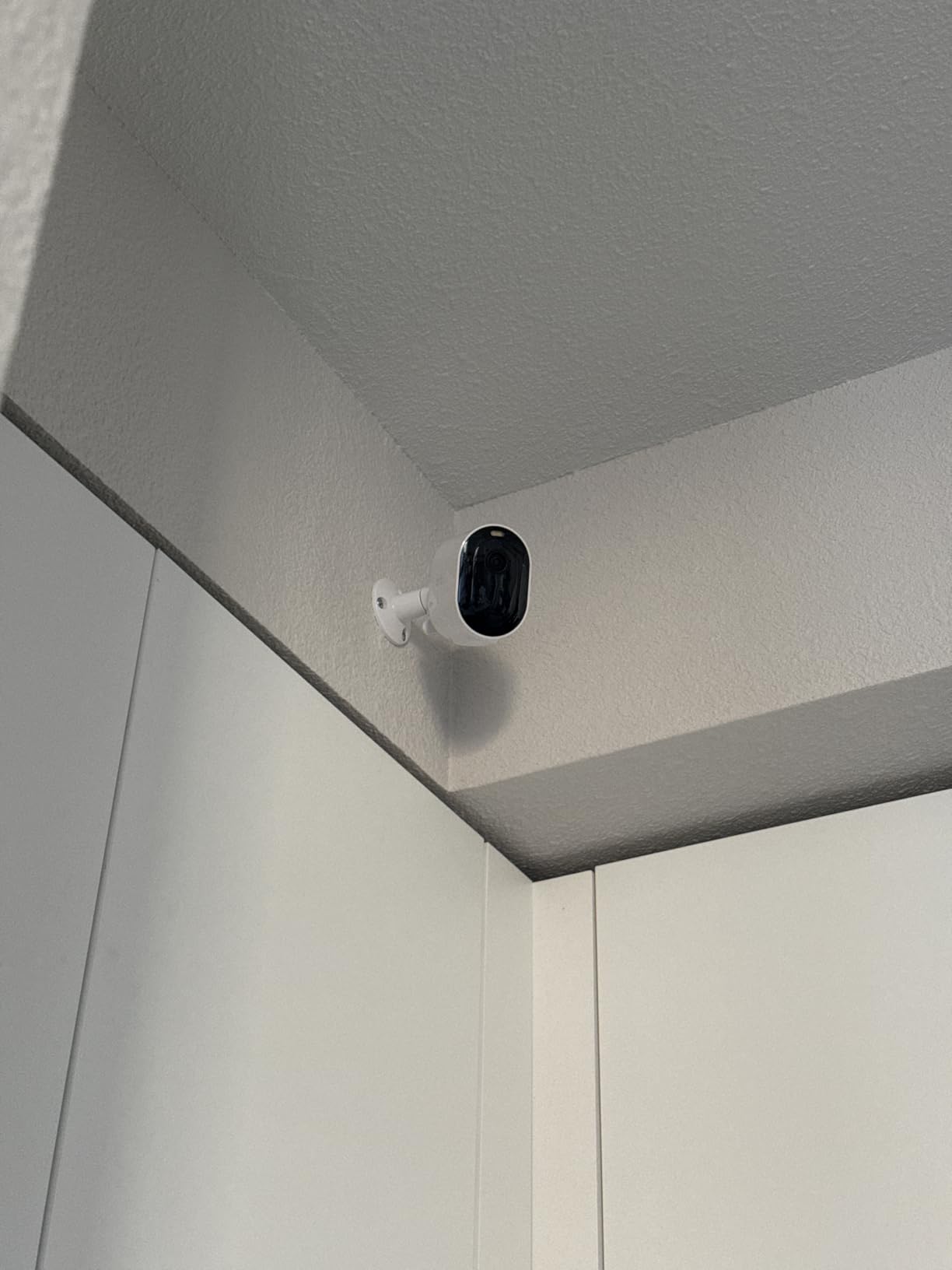 Arlo Pro Security Camera 2K HDR (6th Gen, 2025 Release) - Wireless Outdoor Camera, Rechargeable Removeable Battery, Emergency Response, 1-Month Trial of Secure Plan, 4 Cam, White, Motion Alert customer photo 1