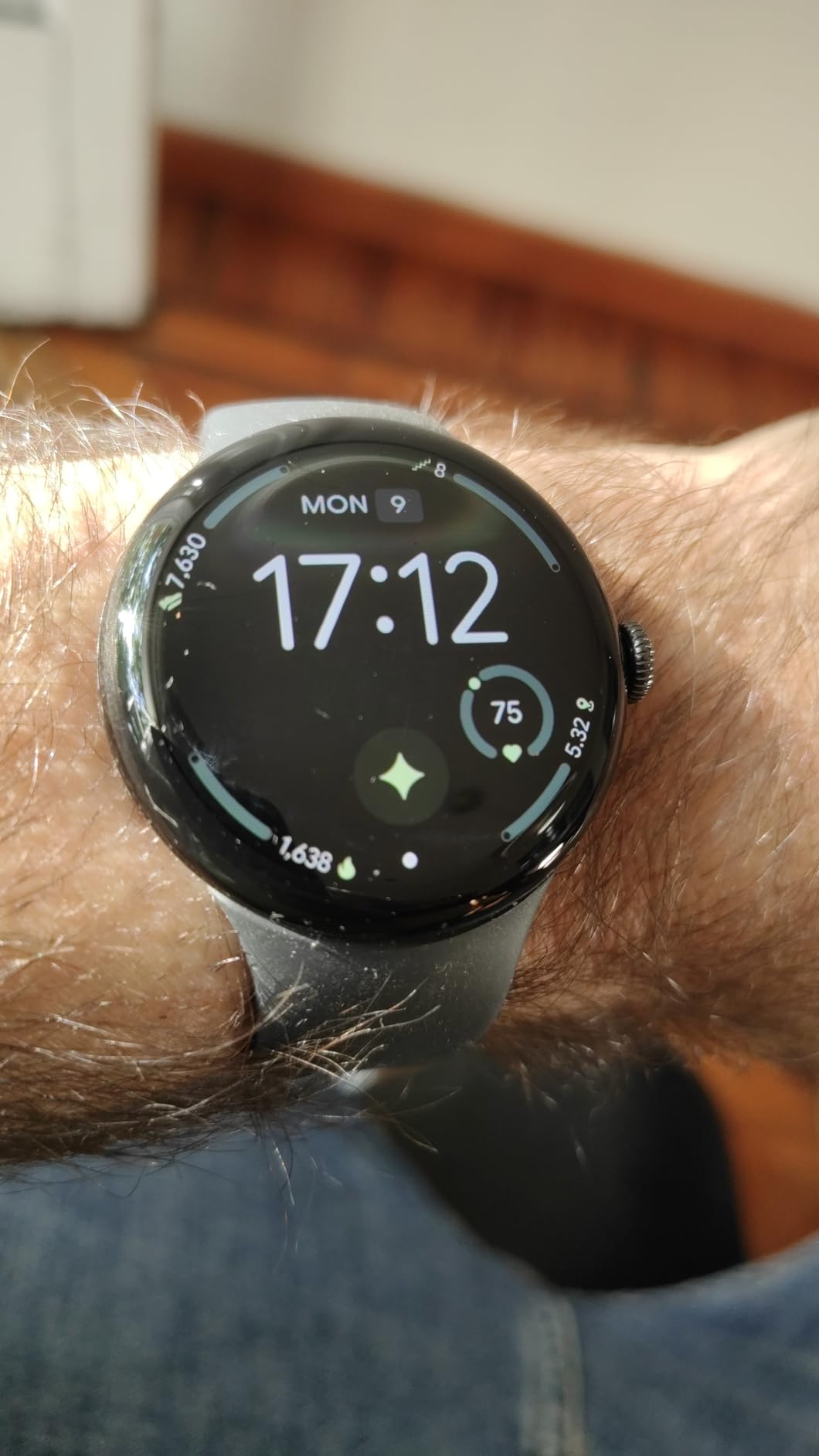 Pixel Watch 4 (41mm) - Android Smartwatch - Heart Rate and Sleep Tracking - 30-Hour Battery - Fitness Tracking - Google AI - Matte Black Aluminum Case - Obsidian Active Band - LTE (2025 Model) customer photo 2