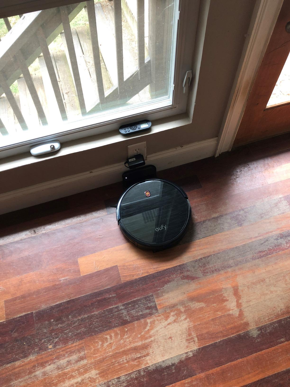 eufy Robot Vacuum E25 - 20000Pa Turbo Suction, Roller Mop with HydroJet System, All-in-One Robot Vacuum and Mop Combo, Edge-to-Corner Cleaning, Zero-Tangle Design, AI Obstacle Avoidance customer photo 2