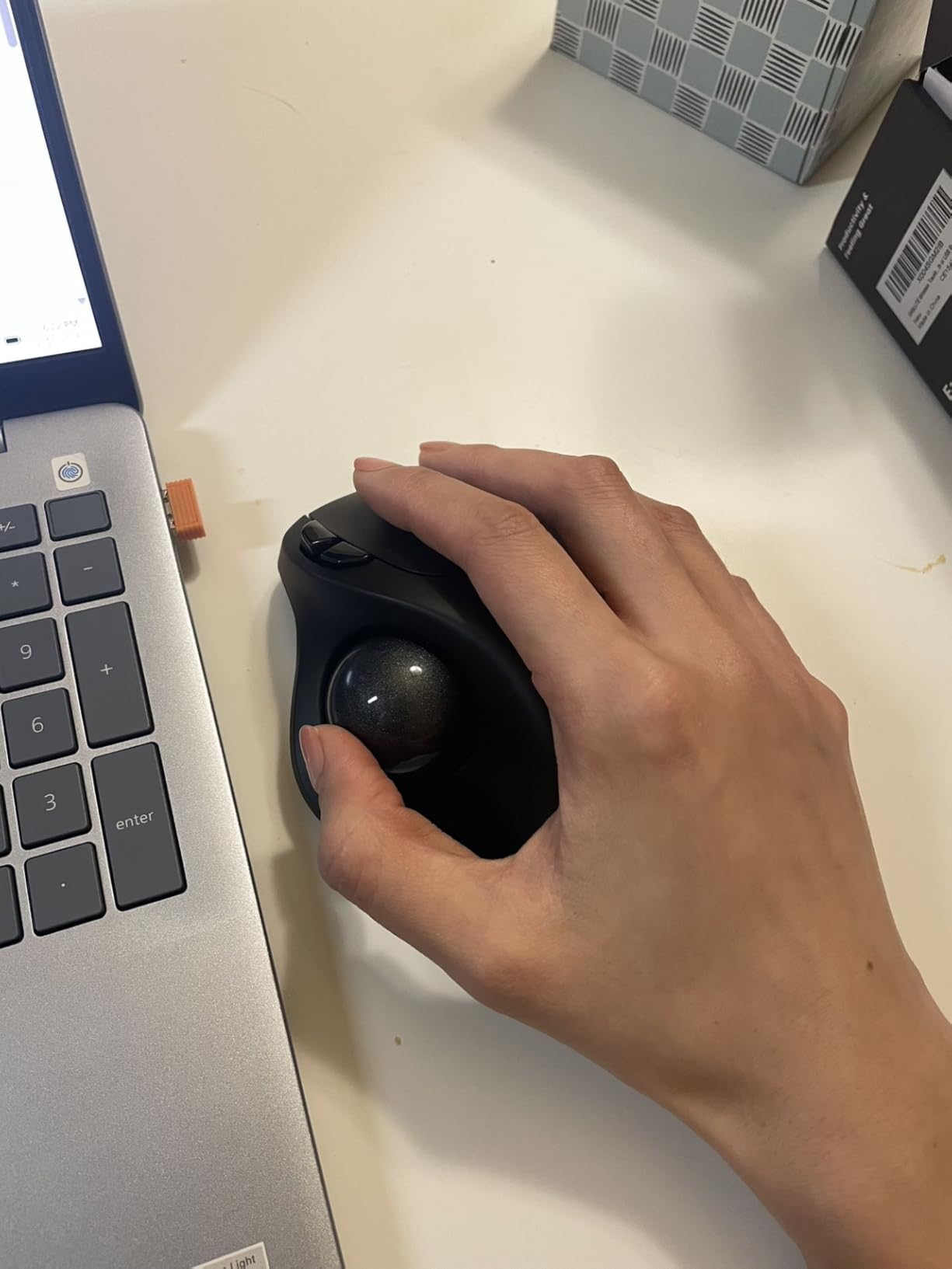 SABLUTE Wireless Trackball Mouse, Rechargeable Bluetooth Ergonomic Mouse with Thumb Control for 3 Devices (Bluetooth and USB), 5-Level DPI, Silent Click, Compatible PC Laptop Mac iPad, Easy Clean customer photo 1