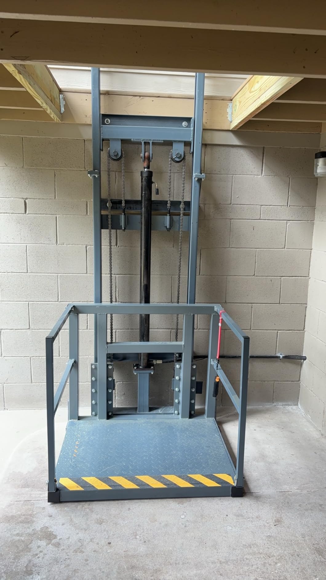 1Ton/2200Lbs Load Electric Lift Platform Table, 9.8FT Lifting Height Hydraulic Lifting Rail Hoist, Wall Mounted Factory Warehouse Home Space Dedicated Freight Elevator customer photo 1