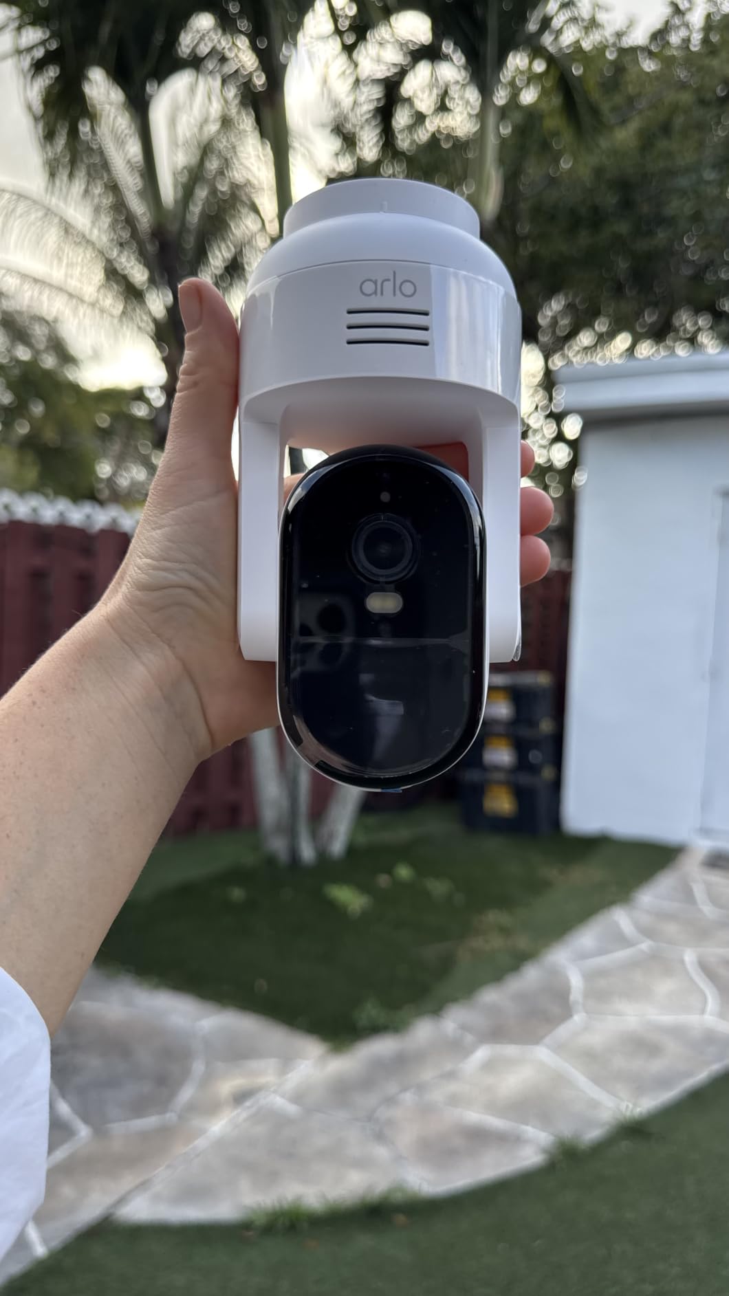 Arlo Essential Pan Tilt Security Camera 2K - Wired Plug-in Power Outdoor Camera, Person Recognition, Package Detection, Animated Preview, 1-Month Trial of Secure Plan, Auto Motion Tracking, 1 Cam customer photo 1