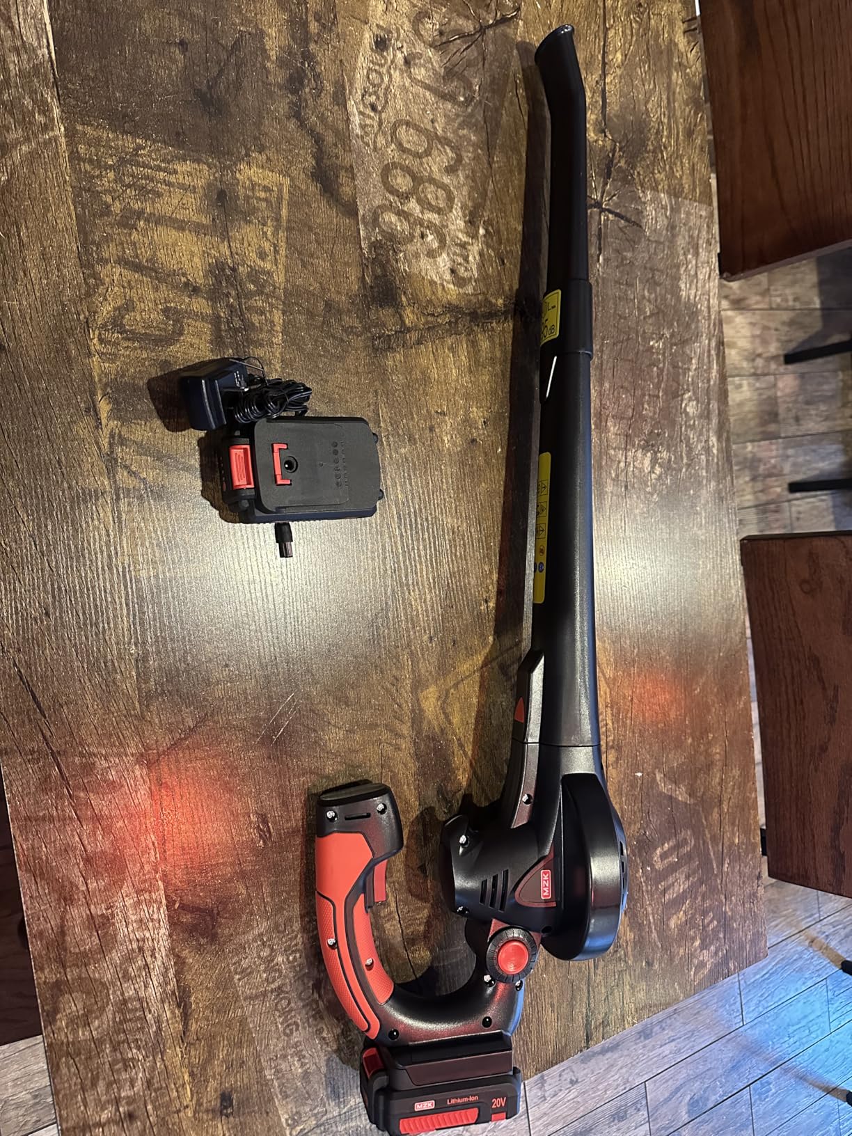 MZK Cordless Leaf Blower, 20V Battery Powered Electric Blower for Lawn Care, Electric Lightweight Leaf Blower for Blowing Leaves, Patio Cleaning and Dust (2 * 2Ah Battery & Charger Included) customer photo 1