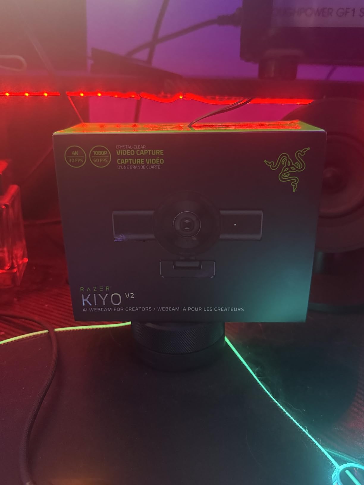 Razer Kiyo V2 Streaming Webcam: 4K 30 FPS, 1080p 60 FPS - AI Powered Auto-Framing - Built-in Microphone - Ultrawide Angle Lens - Privacy Cover - Works with OBS, Xsplit, Discord, Zoom, Teams customer photo 2