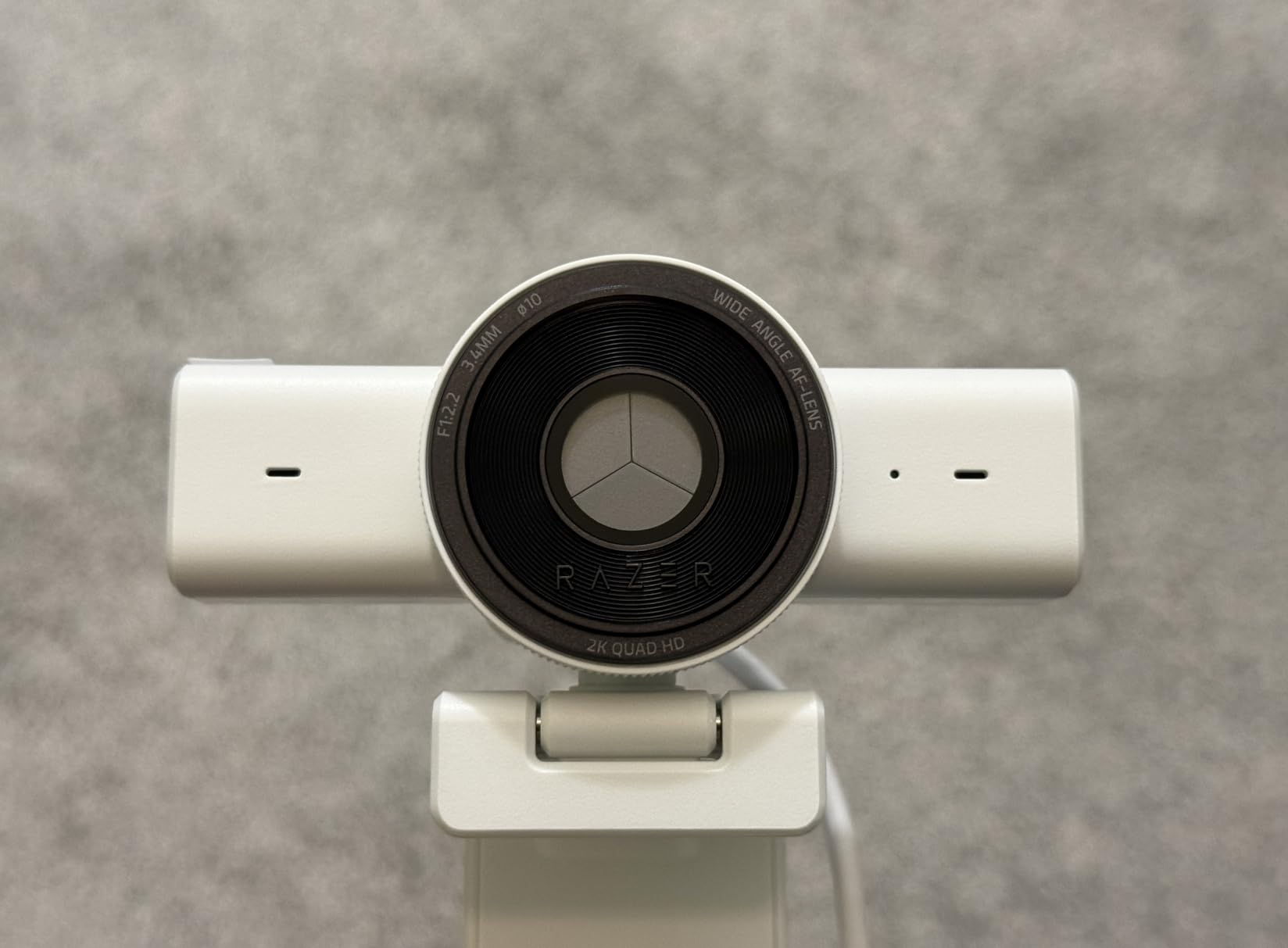 Razer Kiyo V2 X Streaming Webcam: 1440p 60 FPS - Auto Focus - Built-in Microphone - Wide Angle Lense - Integrated Privacy Shutter - Works with OBS, Xsplit, Streamlabs, Discord, Zoom, Teams customer photo 1