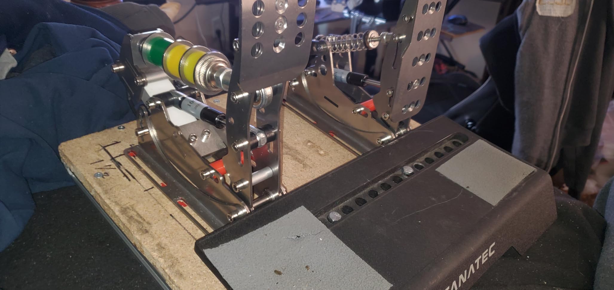 Simjack UT Pedals Sim Racing Pedals with 200KG Load Cell Brake and Hydraulic System for PC Racing Simulator Games customer photo 1