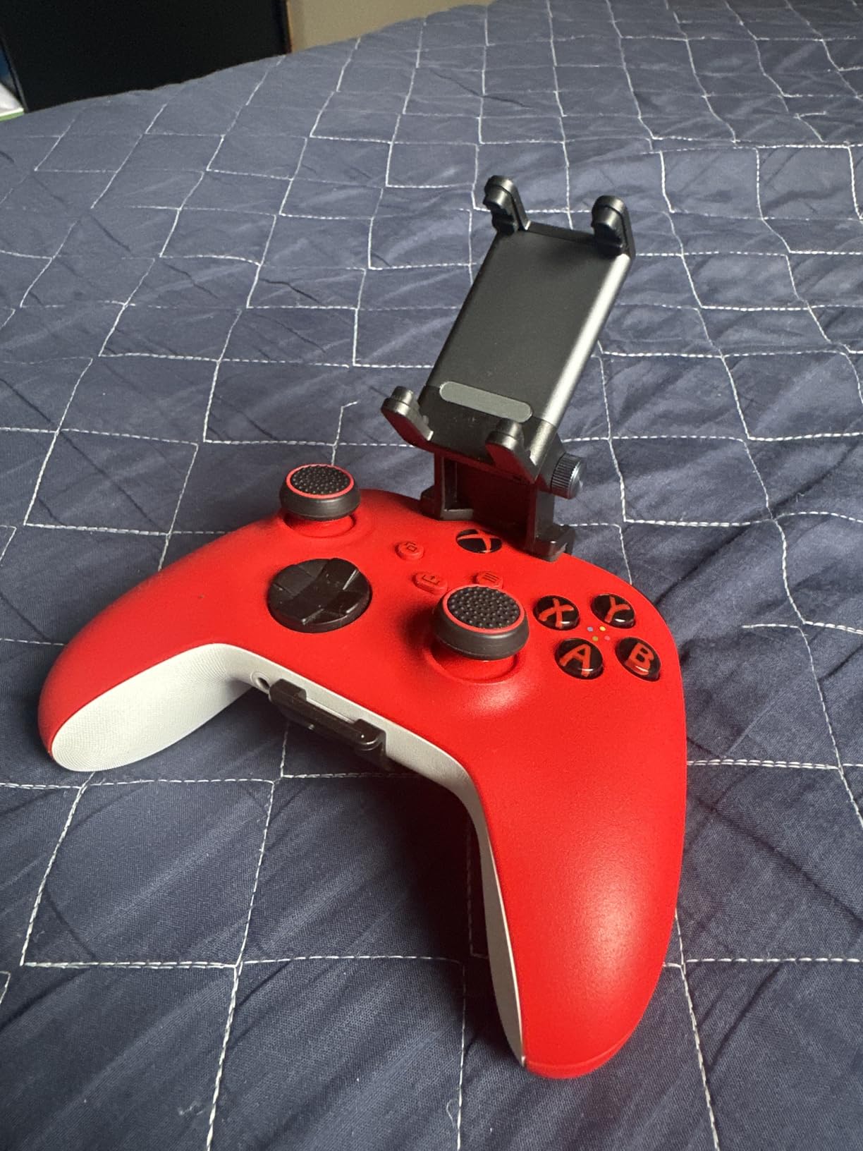 8Bitdo Mobile Gaming Clip for Xbox Controllers (Officially Licensed) - Xbox customer photo 1