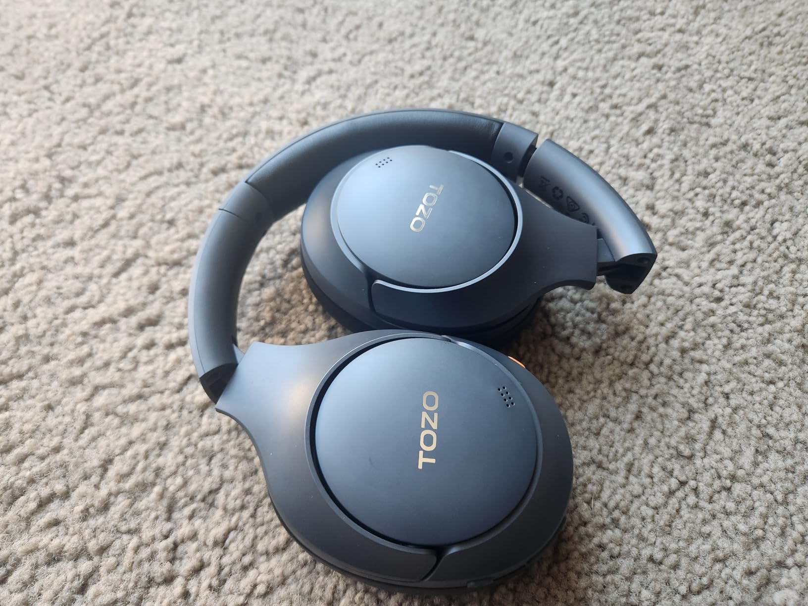 TOZO HT3 Hybrid Noise Cancelling Headphones customer photo 1