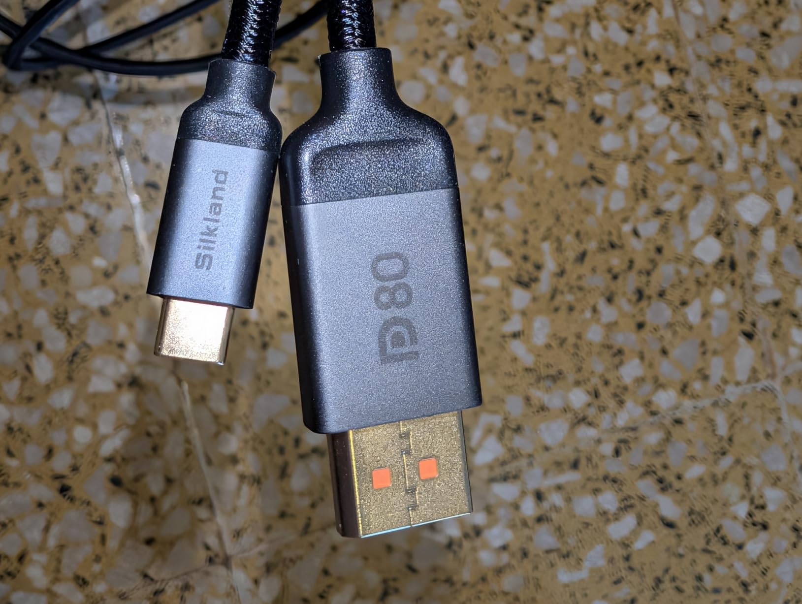 Silkland 80Gbps USB C to DisplayPort 2.1 Cable [16K@60Hz, 8K@240Hz, 4K@540Hz], Unidirectional Thunderbolt 5/4 to DisplayPort, USBC to DP for MacBook, Mac mini, Odyssey G8/G9, iPhone 17, 6.6FT customer photo 1