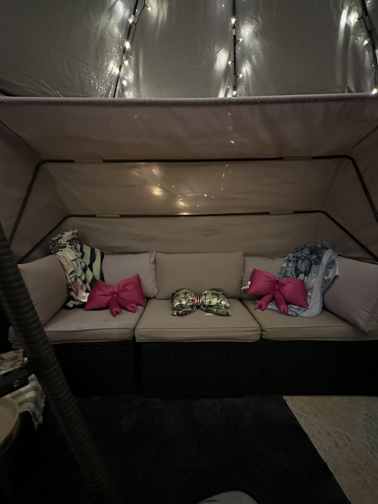 VEVOR Pop up Sports Tent, 8 Sizes Optional Clear Bubble Tent for 1-6 Person, Waterproof Outdoor Pod with Floor Mat & Top Cover, Garden Igloo Dome Tents Camping Shelter for Sports Watching customer photo 1