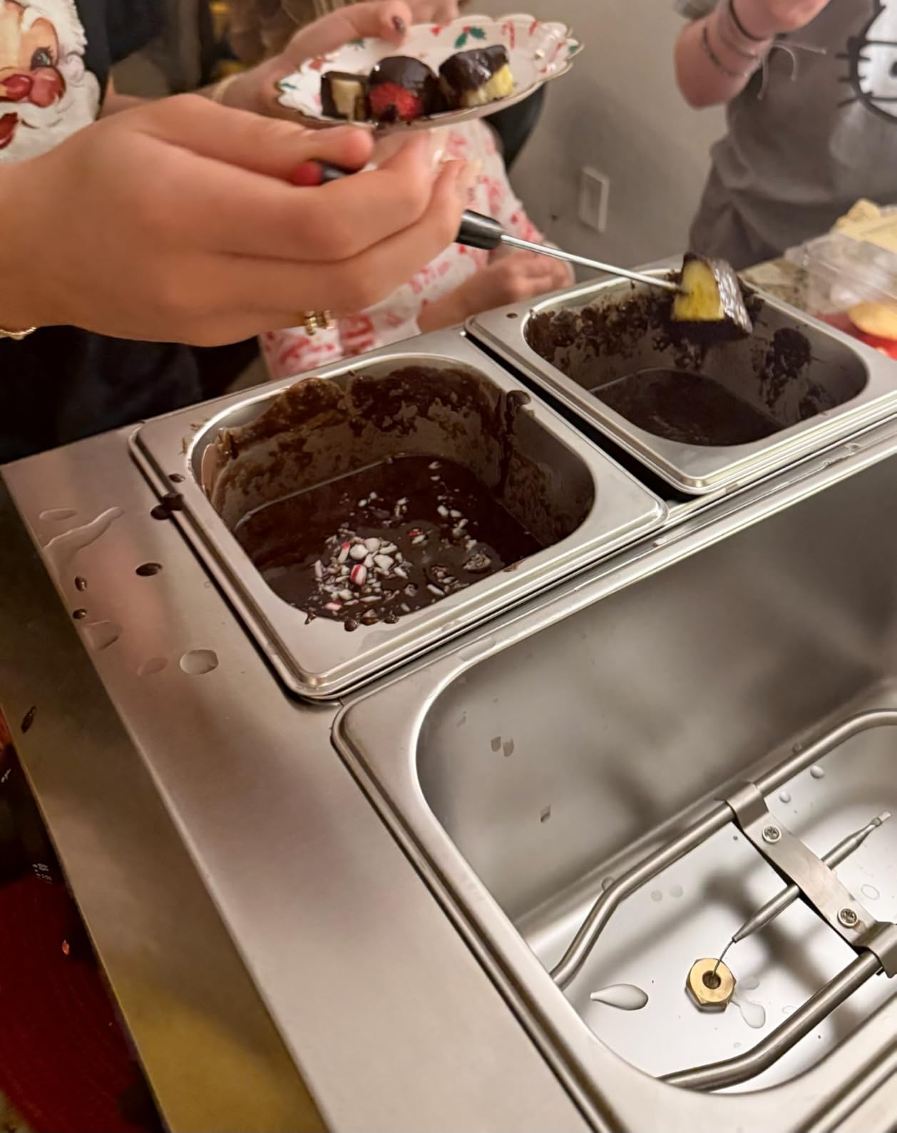 Chocolate Melting Pot 4-Tanks Commercial Chocolate Tempering Machine Chocolate Tempering Pot 2000W Electric Chocolate Melter Pot Chocolate Warmer for Milk Coffee Cheese customer photo 2