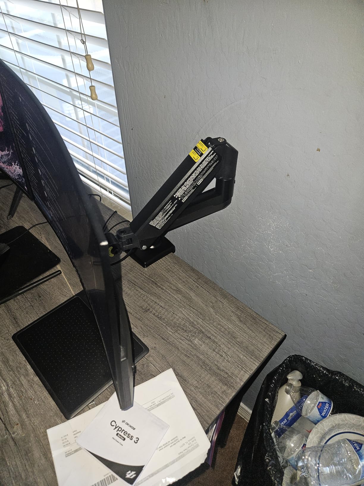 ErGear Single Monitor Arm, Fully Adjustable Monitor Mount for 13-34 Inch Screens, Fast Install Computer Monitor Stand with Tool-Free VESA Mount, Cable Management, Holds 19.8 lbs, Max VESA 100x100mm customer photo 1