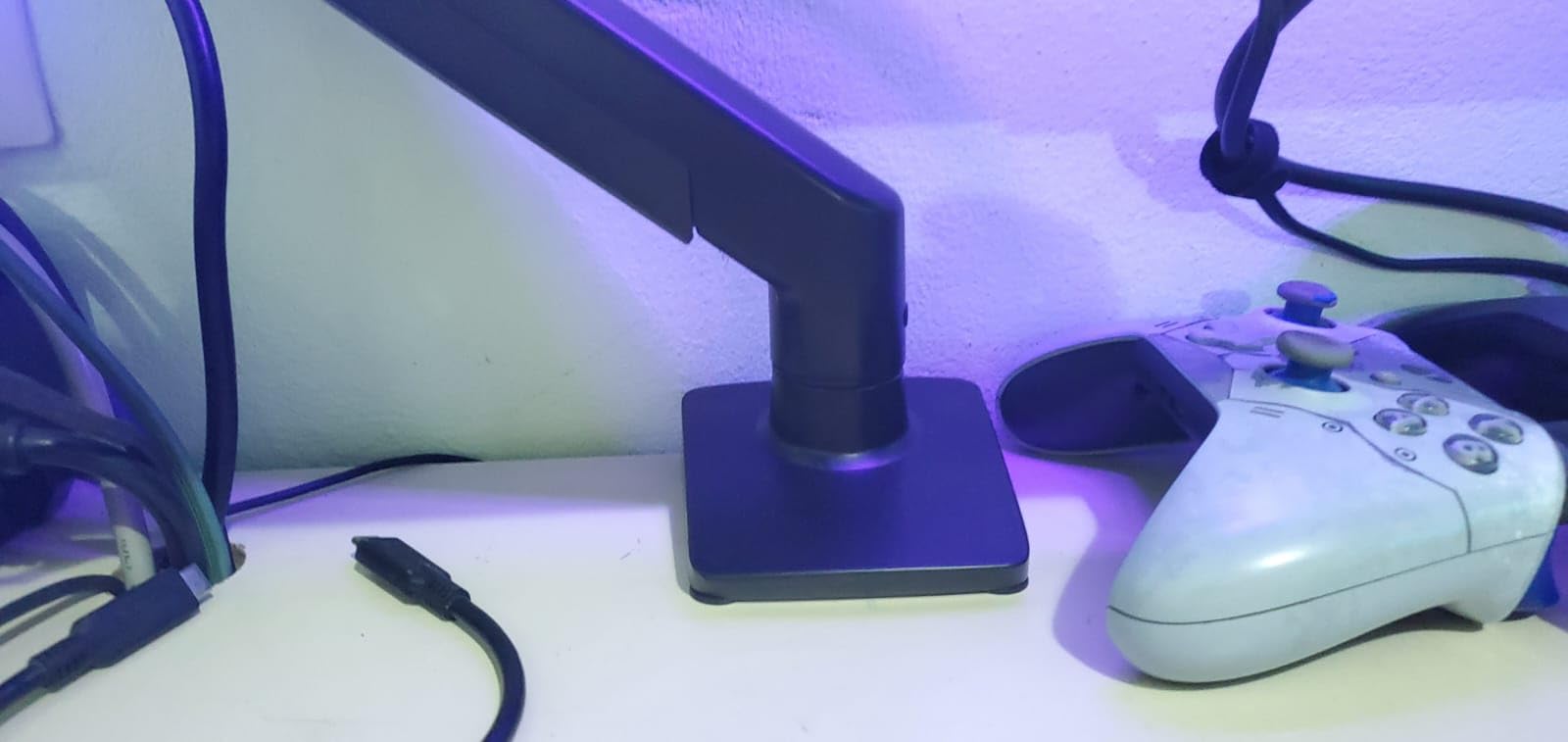 ErGear Single Monitor Arm, Fully Adjustable Monitor Mount for 13-34 Inch Screens, Fast Install Computer Monitor Stand with Tool-Free VESA Mount, Cable Management, Holds 19.8 lbs, Max VESA 100x100mm customer photo 2