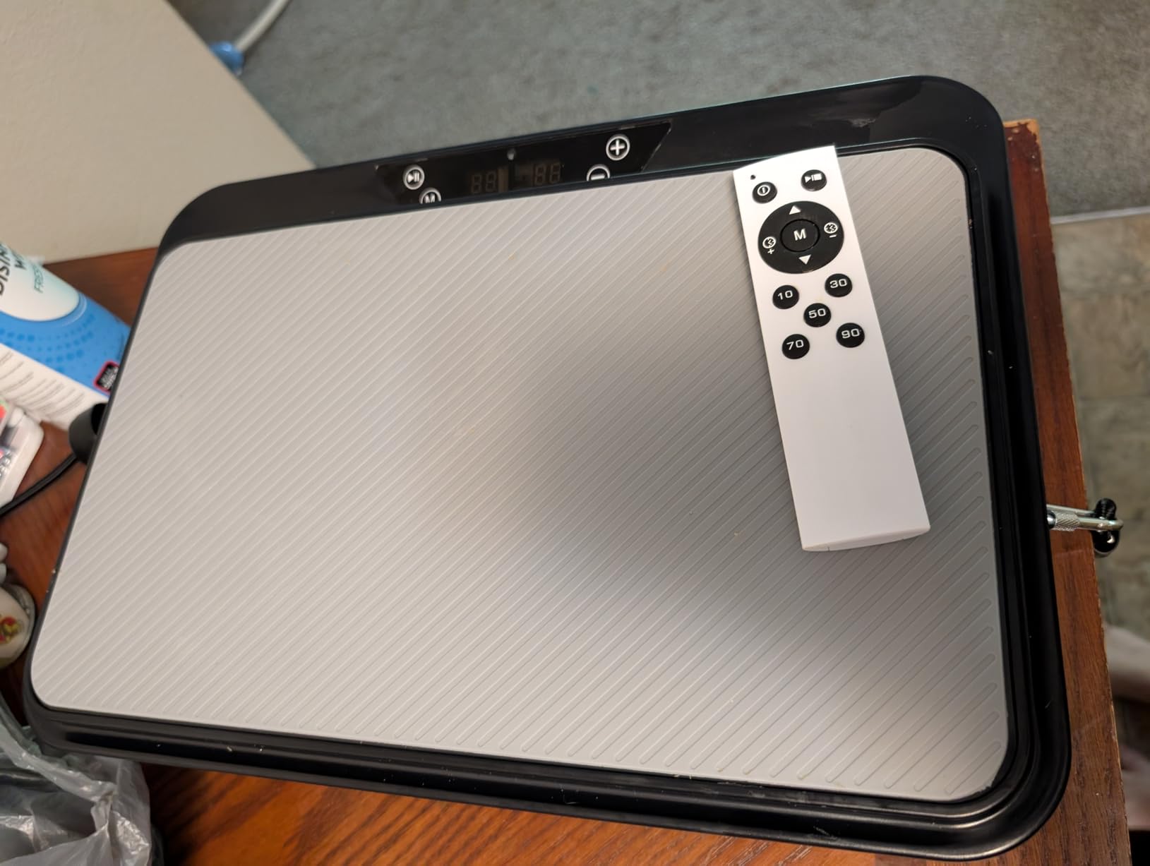 MERACH Vibration Plate Exercise Machine, Vibrating Platform for Lymphatic Drainage Weight Loss Muscle Activation, Full Body Home Exercise Equipment with LED Touch Screen Bluetooth Pull Cord customer photo 2