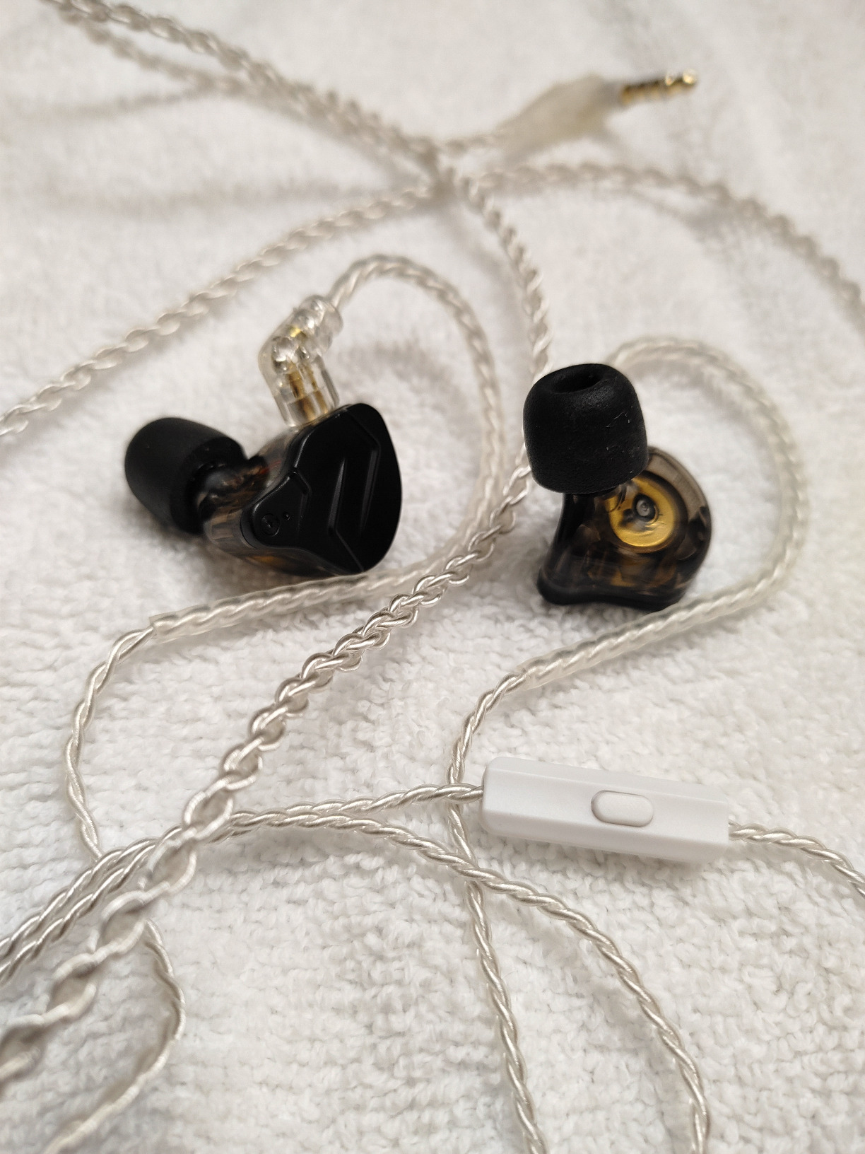 CCZ BC04 PRO in Ear Monitor Headphone, IEM for Gaming, Heavy Deep Bass Wired Earbuds in Ear Headphones,1BA 1DD Noise Cancelling Ear Buds with 5N OFC Cable for Singer Musician (with mic, Matte Black) customer photo 2