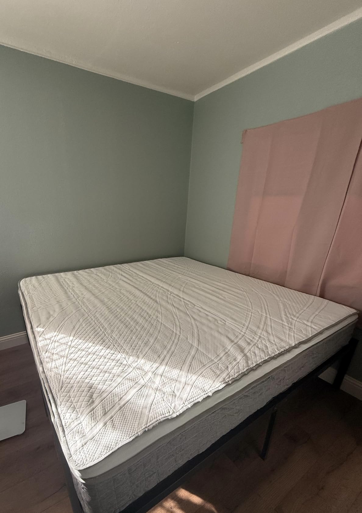 Novilla 12 Inch Queen Mattress, Queen Size Hybrid Mattress with Cooling Gel Memory Foam, Pocketed Coils & Cool-Touch Nylon Cover for Motion Isolation & Edge Support CertiPUR-US Certified customer photo 2