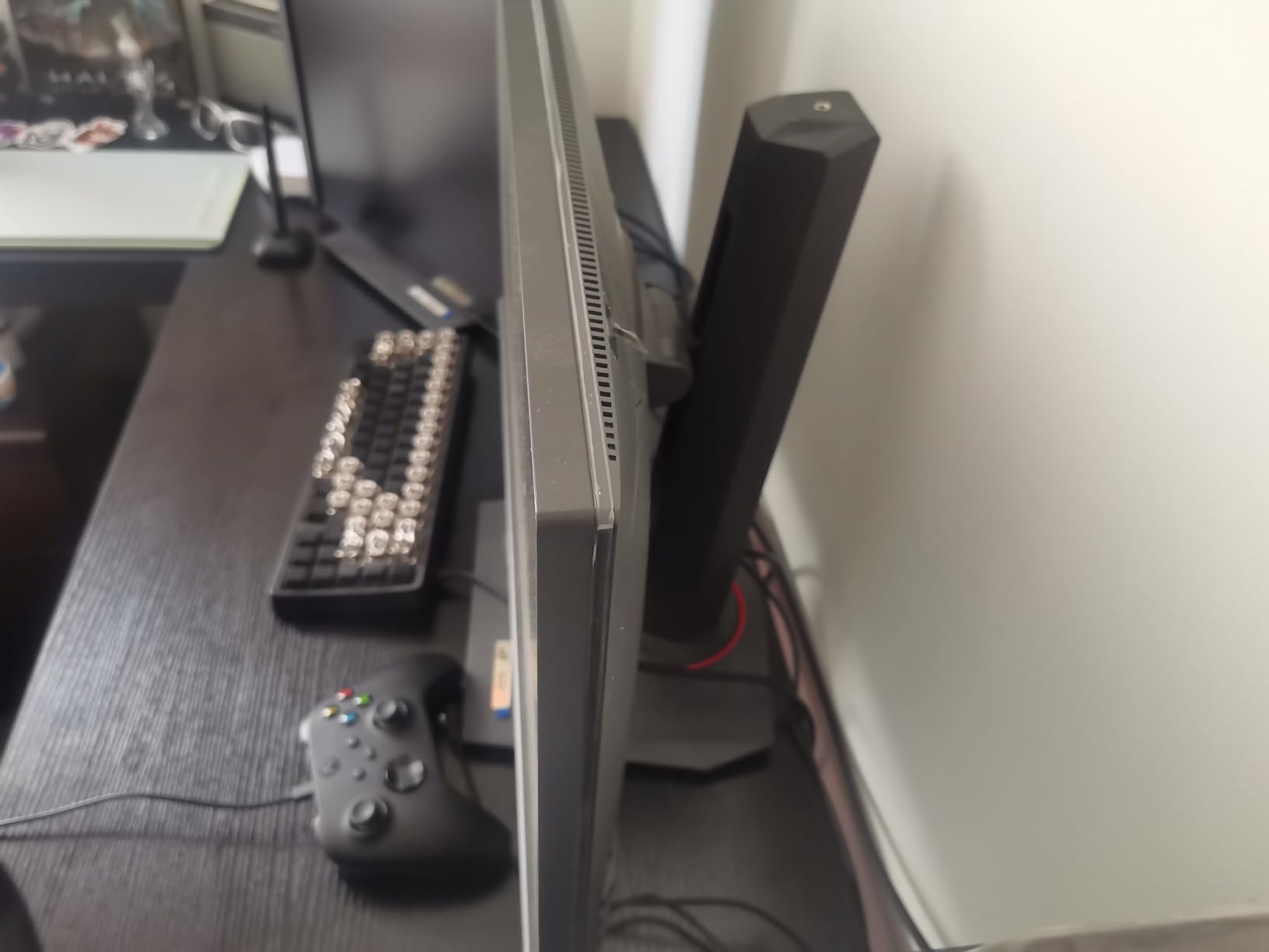 Huuger 55 Inch L Shaped Desk with Power Outlets and USB-C Port, Reversible Computer Desk, Larger Office Corner Gaming Desk, 0.95 Inch Thicker Desktop, Metal Frame, for Home Office, Study, Black customer photo 1