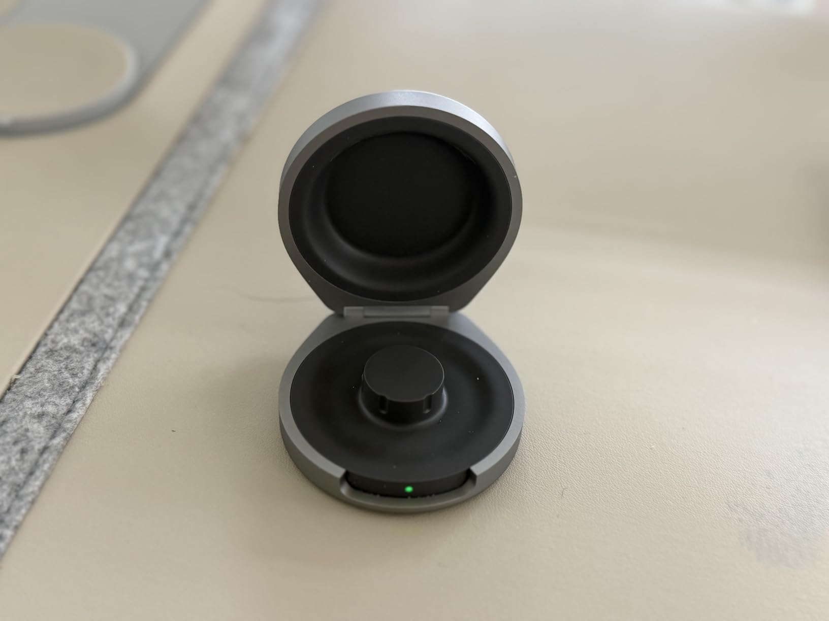 Oura Ring 4 Charging Case - Size 12 - Up to 5 Oura Ring Charges customer photo 1