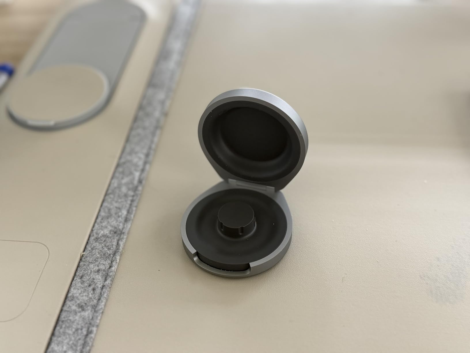 Oura Ring 4 Charging Case - Size 12 - Up to 5 Oura Ring Charges customer photo 2