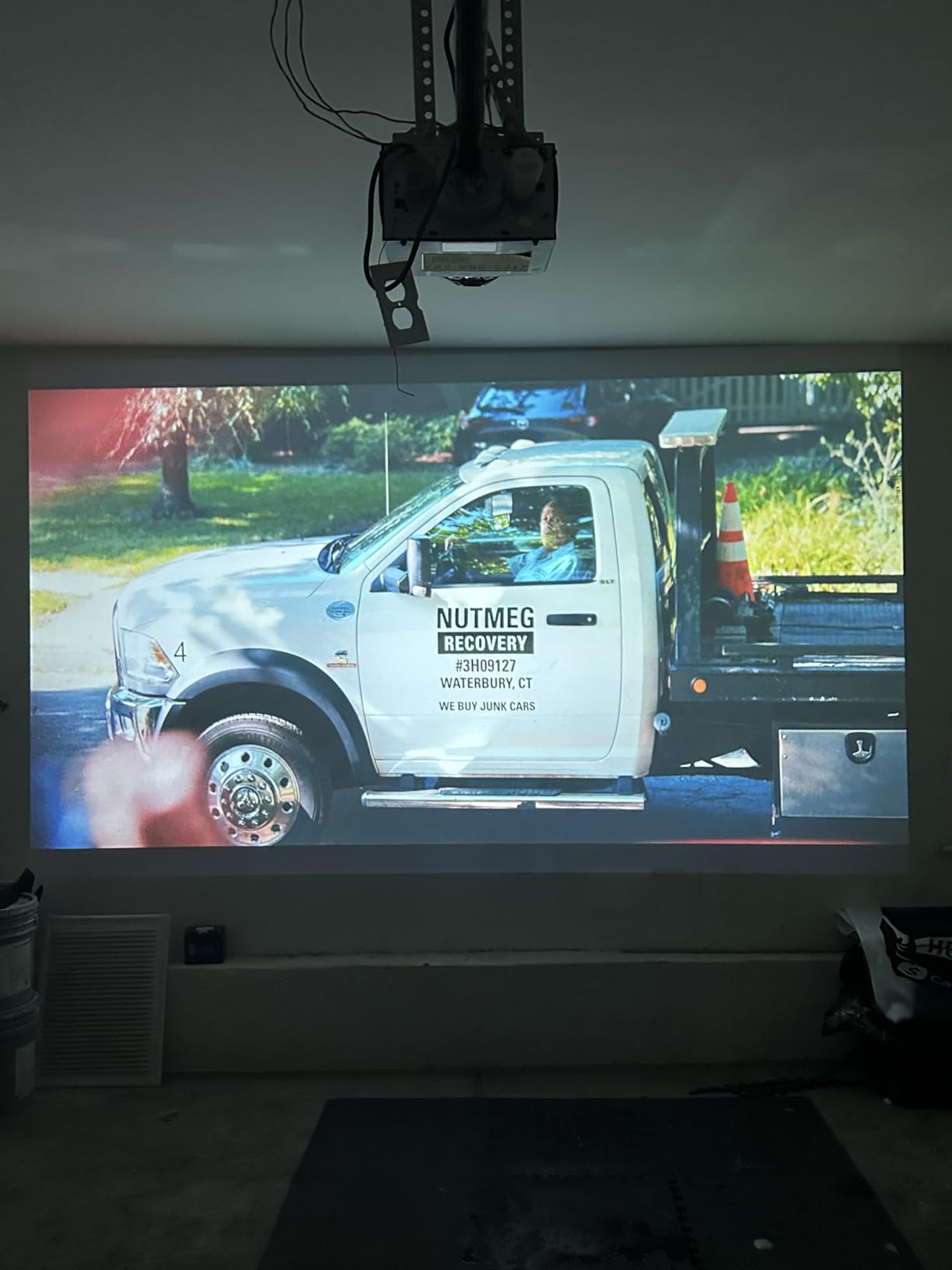 [10,000+ Licensed Apps/Live TV/HDR10+/65W Dolby Audio] Smart 4K-Projector with WiFi and Bluetooth, Goiaey 3500ANSI Outdoor Projector with 360°Stand, Auto Focus, Auto Keystone, Short Throw Proyector customer photo 2