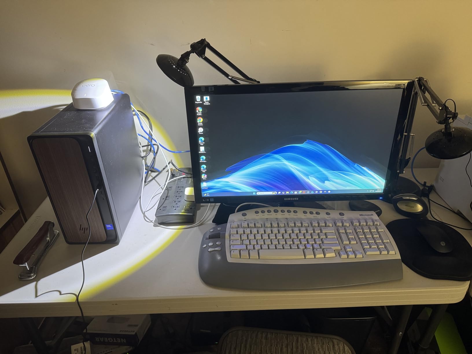 OMEN 16L Desktop PC, Intel Core Ultra 7 265F, 32 GB RAM, 1 TB SSD, NVIDIA GeForce RTX 5060, Windows 11 Home, Microsoft Copilot customer photo 1