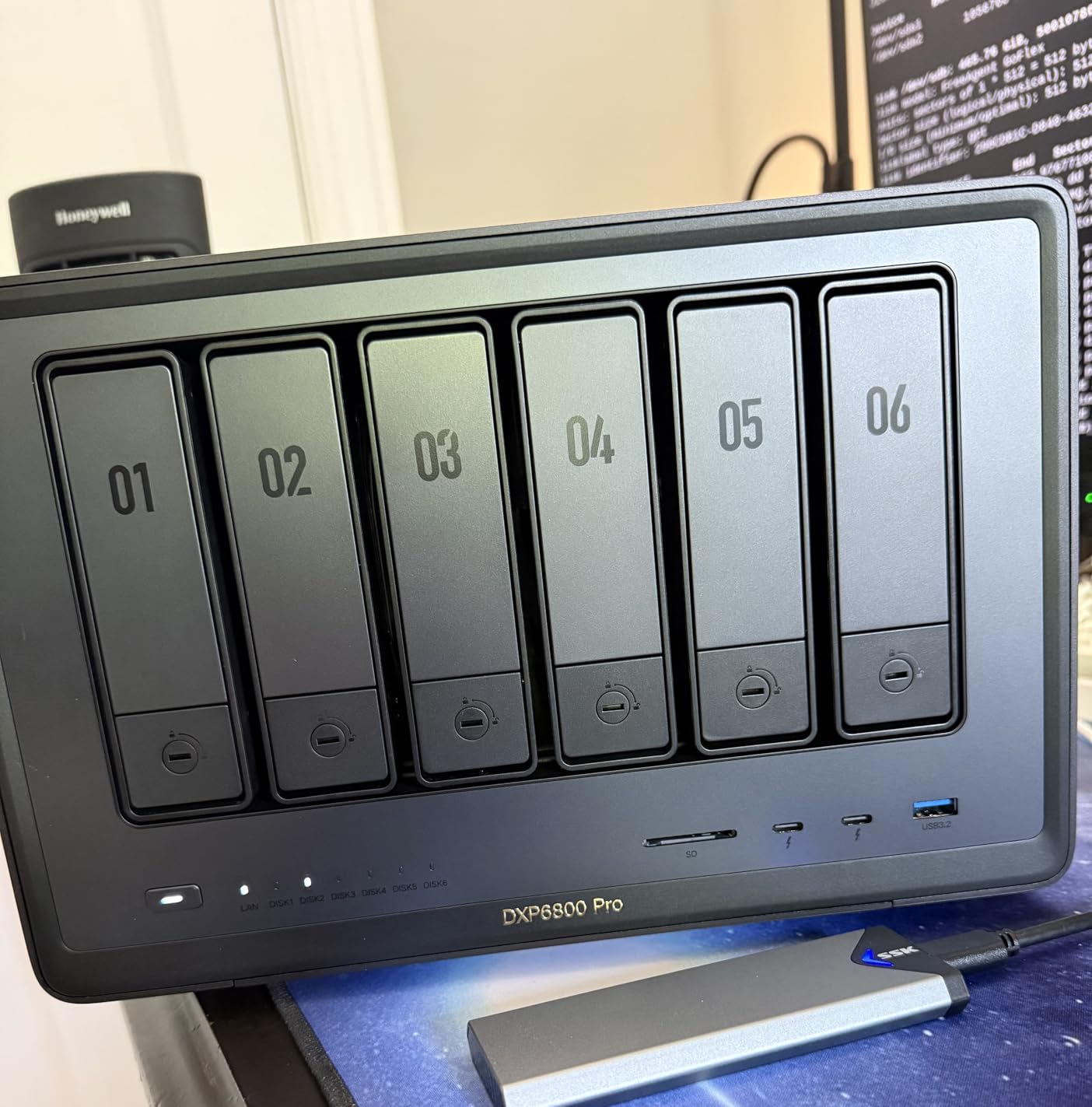 NAS DXP4800 Pro 4-Bay Desktop NAS, Intel Core i3-1315U 6-Core CPU, 8GB DDR5 RAM, 128G SSD, 1x 10GbE, 1x 2.5GbE, 2X M.2 NVMe Slots, 4K HDMI, Network Attached Storage (Diskless) customer photo 2