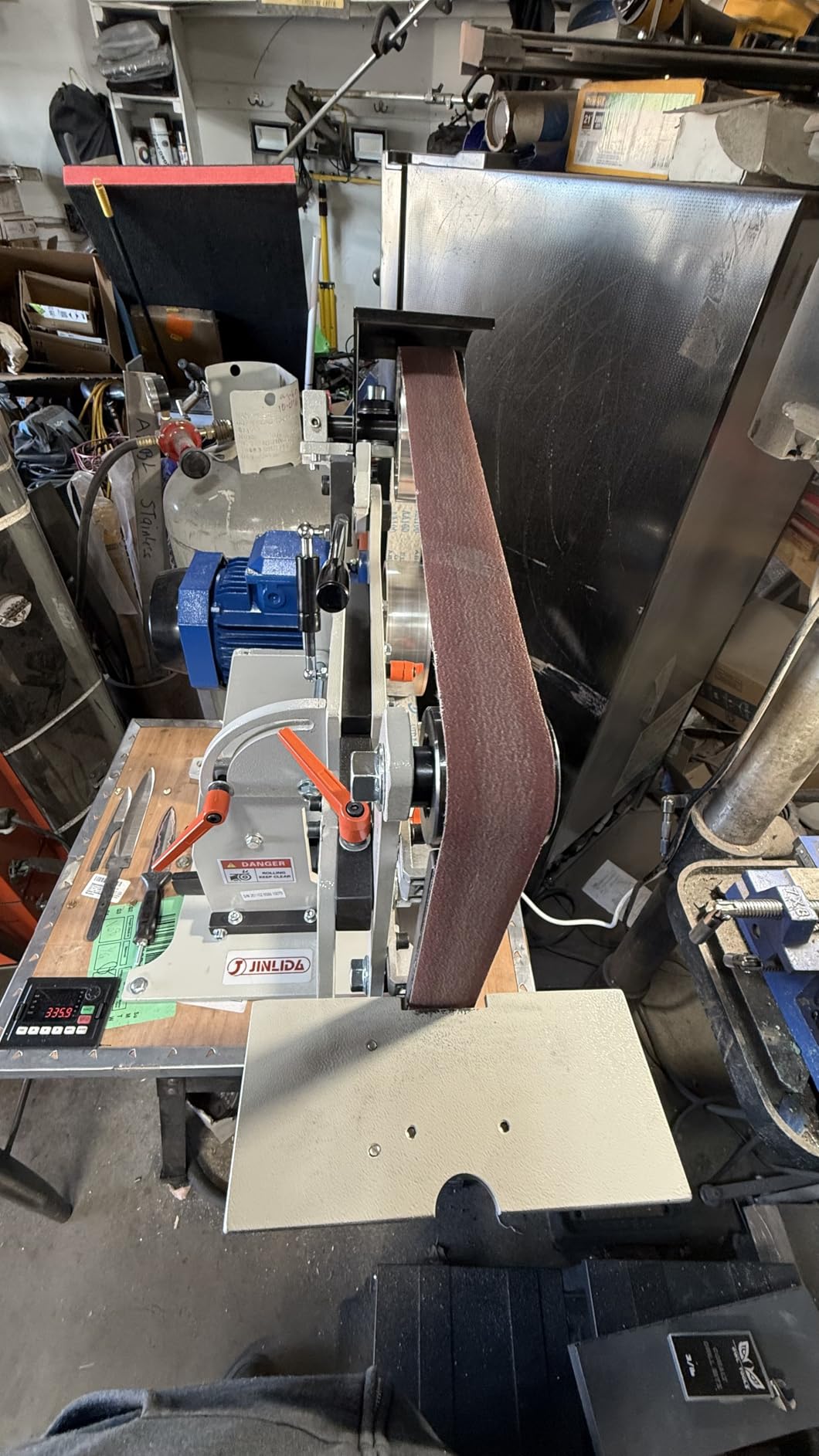 JLD Professional Belt Grinder Sander, 2x72 Inch Belt, 1500W Electric Motor with 2.2KW VFD, 2 sets of grinding kits with 3 grinding methods,Vertical and Horizontal operation includes 3 sanding belts customer photo 2