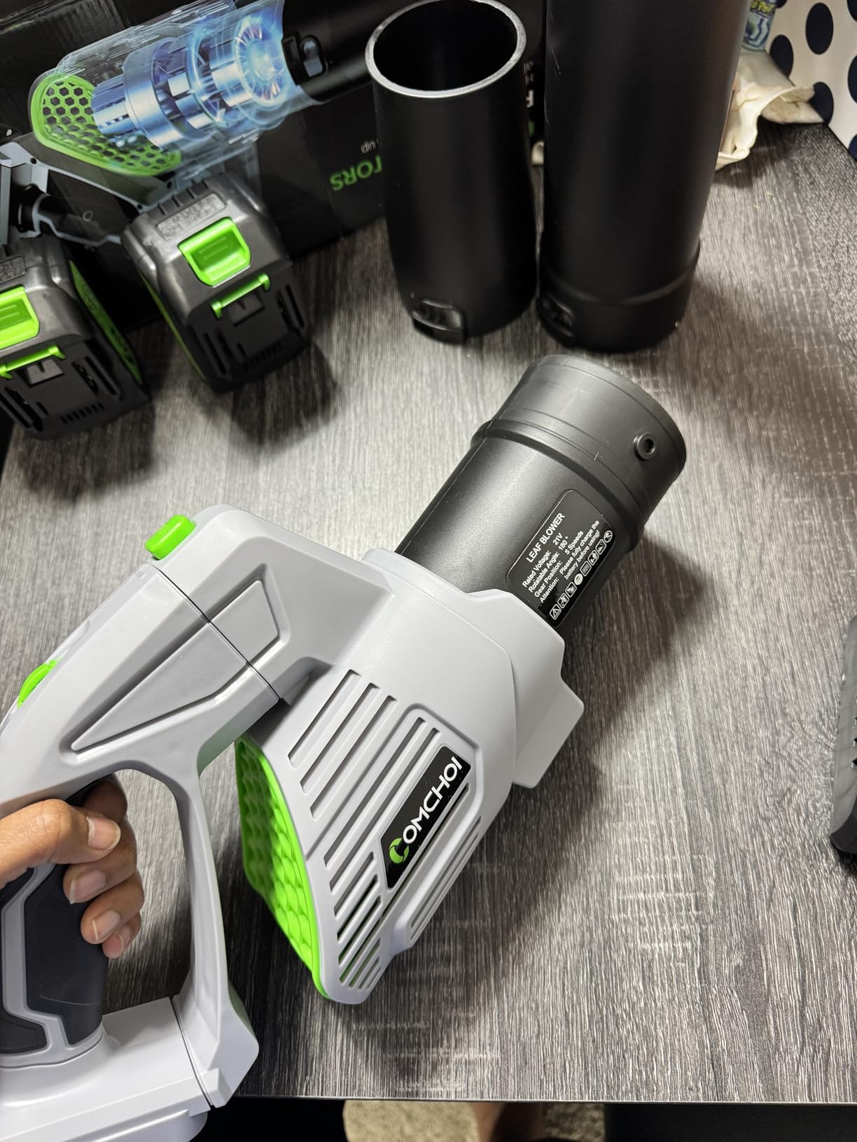 Comchoi Electric Leaf Blower Cordless, 680 CFM 5 Speed Mode, 2 Batteries & Charger, Handheld Leaf Blowers for Lawn Care, Portable Lightweight Grass Blower customer photo 2