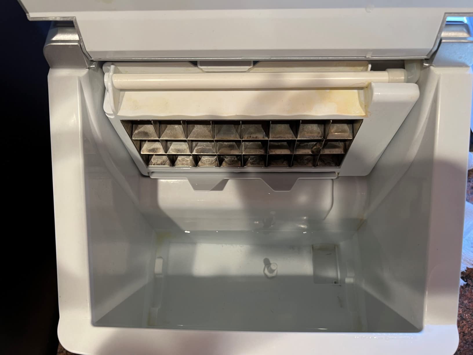 EUHOMY Nugget Ice Maker Countertop with Handle, Ready in 6 Mins, 38lbs/Day, Removable Top Cover, Self-Cleaning, Portable Chewable Ice Maker with Basket, Scoop, for Home/RV/Party/Camping (Black) customer photo 2