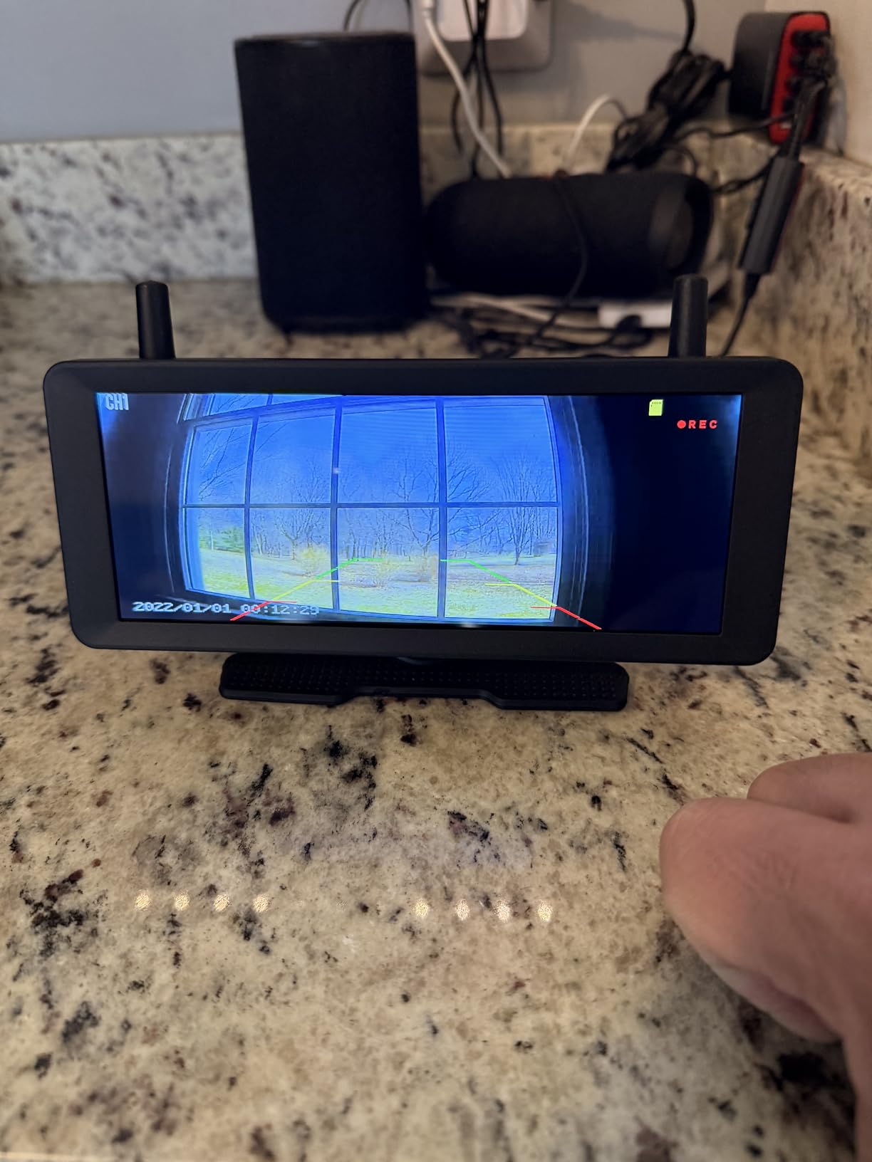 AUTO-VOX Wireless RV Backup Camera: 30Min Plug and Play Setup, Smooth Live View Even Past 60ft, 7.2 Inch 1080P DVR Monitor, Super IR Night Vision Back up Camera Works with Pre-Wired RV, 5th Wheel, Trailer customer photo 2