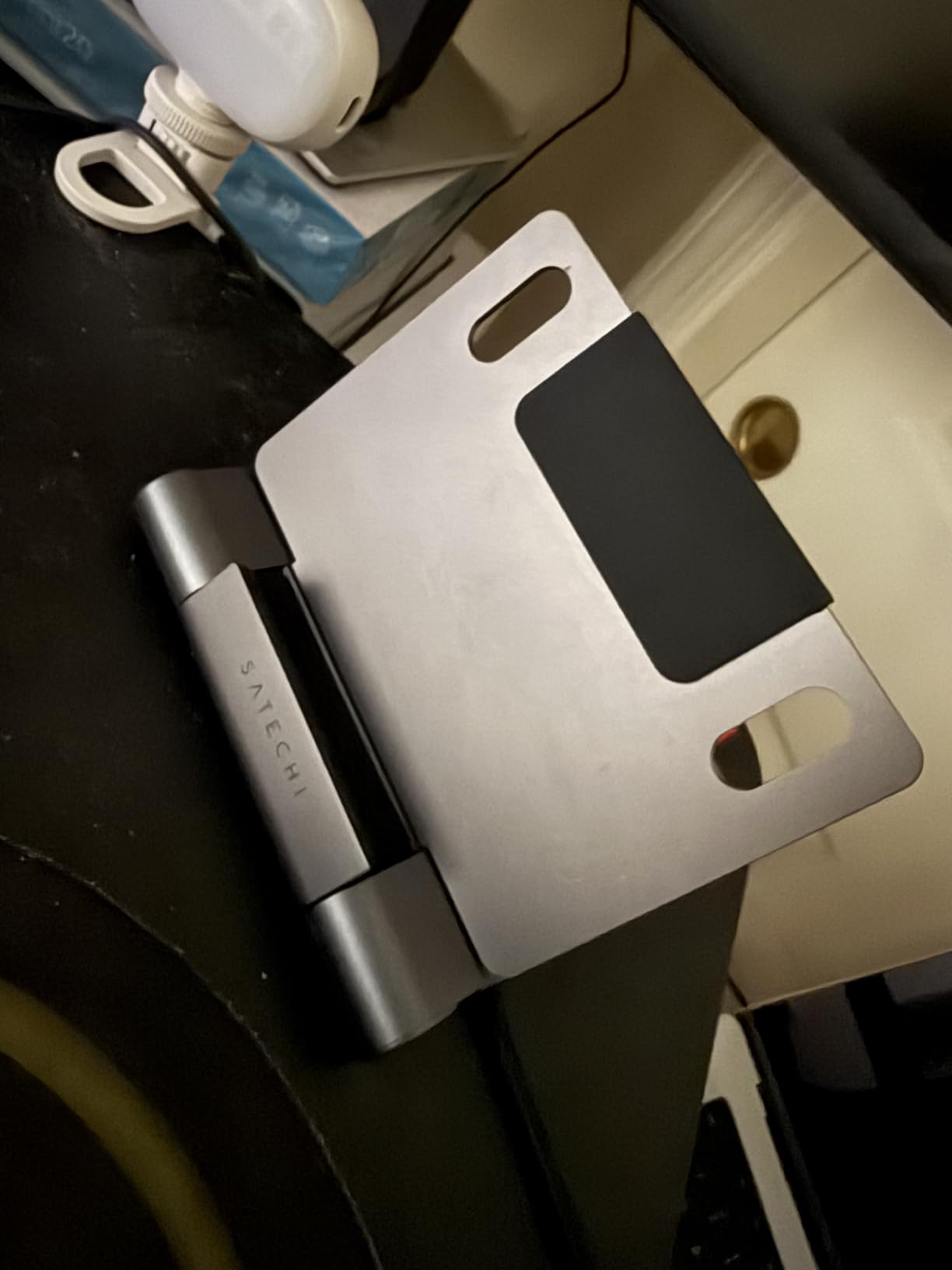 Satechi USB-C Stand Hub, Foldable Workstation with 4K@60Hz HDMI Display Expansion and 100W Power Delivery Charging, Designed for Tablets, Laptops & Smartphones, Up to 13-inch, Space Black customer photo 2