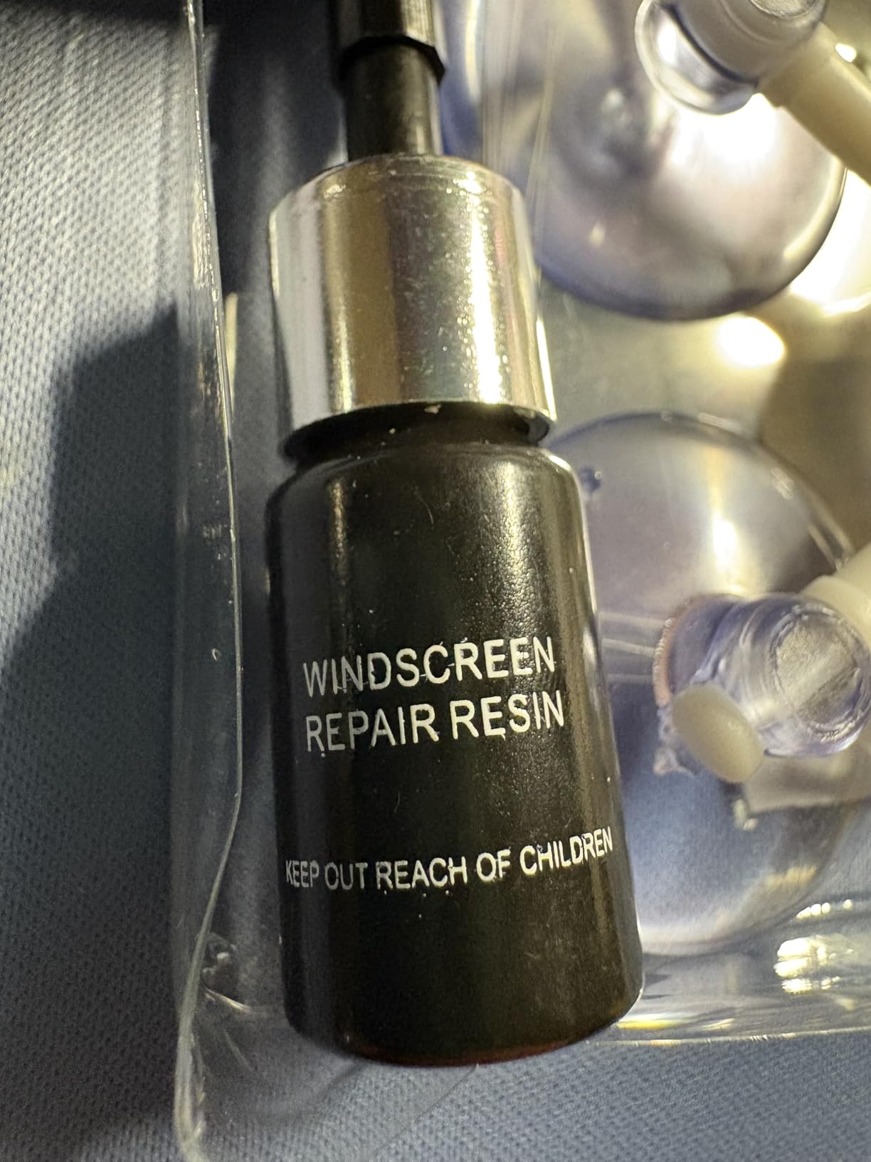 Brennenstuhl Windshield Repair Kit for Chips and Cracks, Rock Chip Repair Kit Windshield, for All Car Windshield Crack Repair Kit to Repair Scratches, with Curing and Pressurizing Device customer photo 2