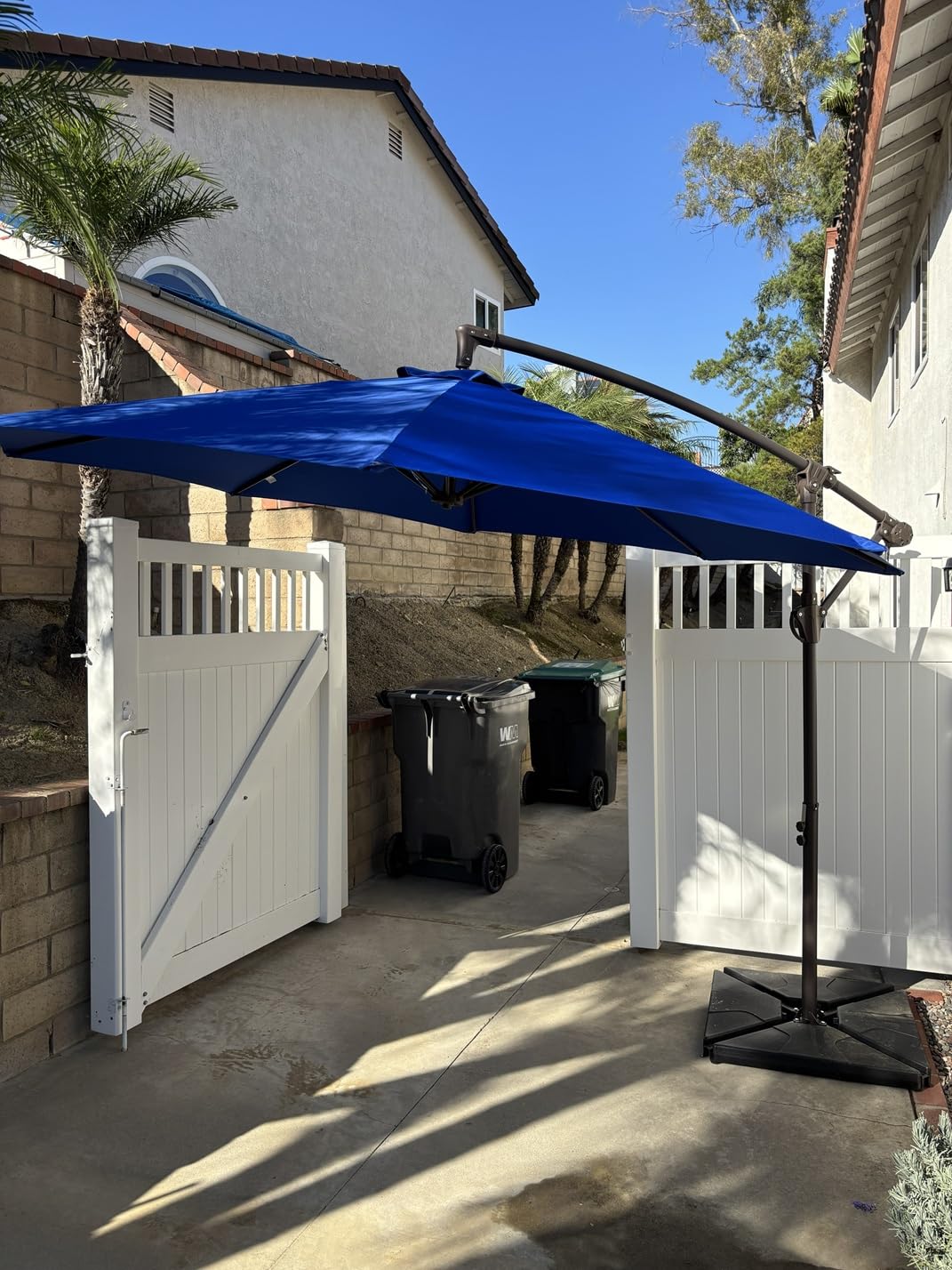 NEWBULIG 10FT Patio Umbrella, Offset Cantilever Outdoor Patio Table Umbrella, UV Protection, Fade Resistant Fabric, Easy Tilt Adjustment for Pool, Deck, Garden, Backyard customer photo 2