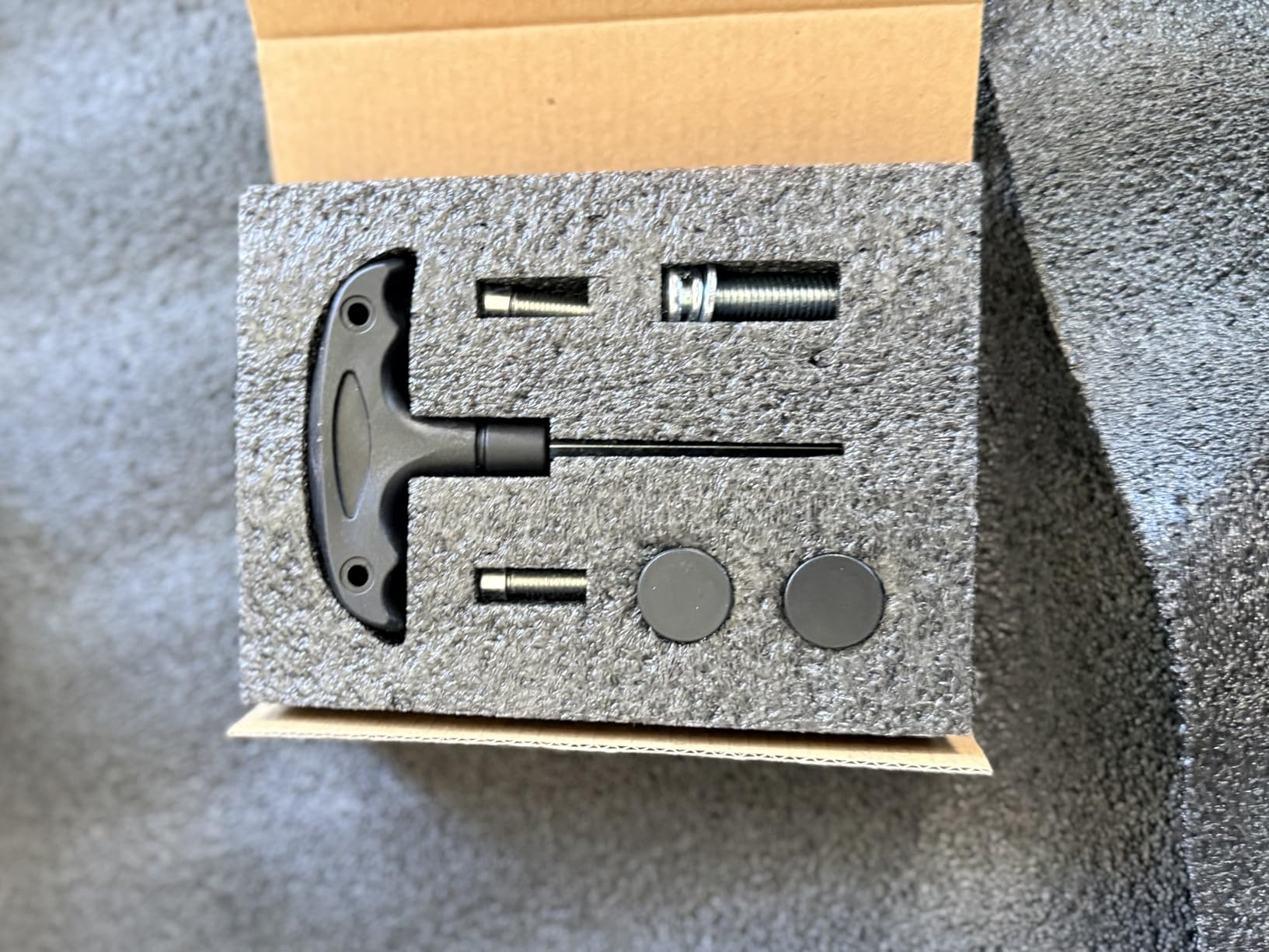 Razer Iskur V2 X NewGen Ergonomic Gaming Chair: Gen-2 EPU Leather with Cooltouch - Lumbar Support - Ultra-Wide Base - Foam Cushions - Adjustable 152 Degree Recline - 2D Armrests - Black/Green customer photo 2