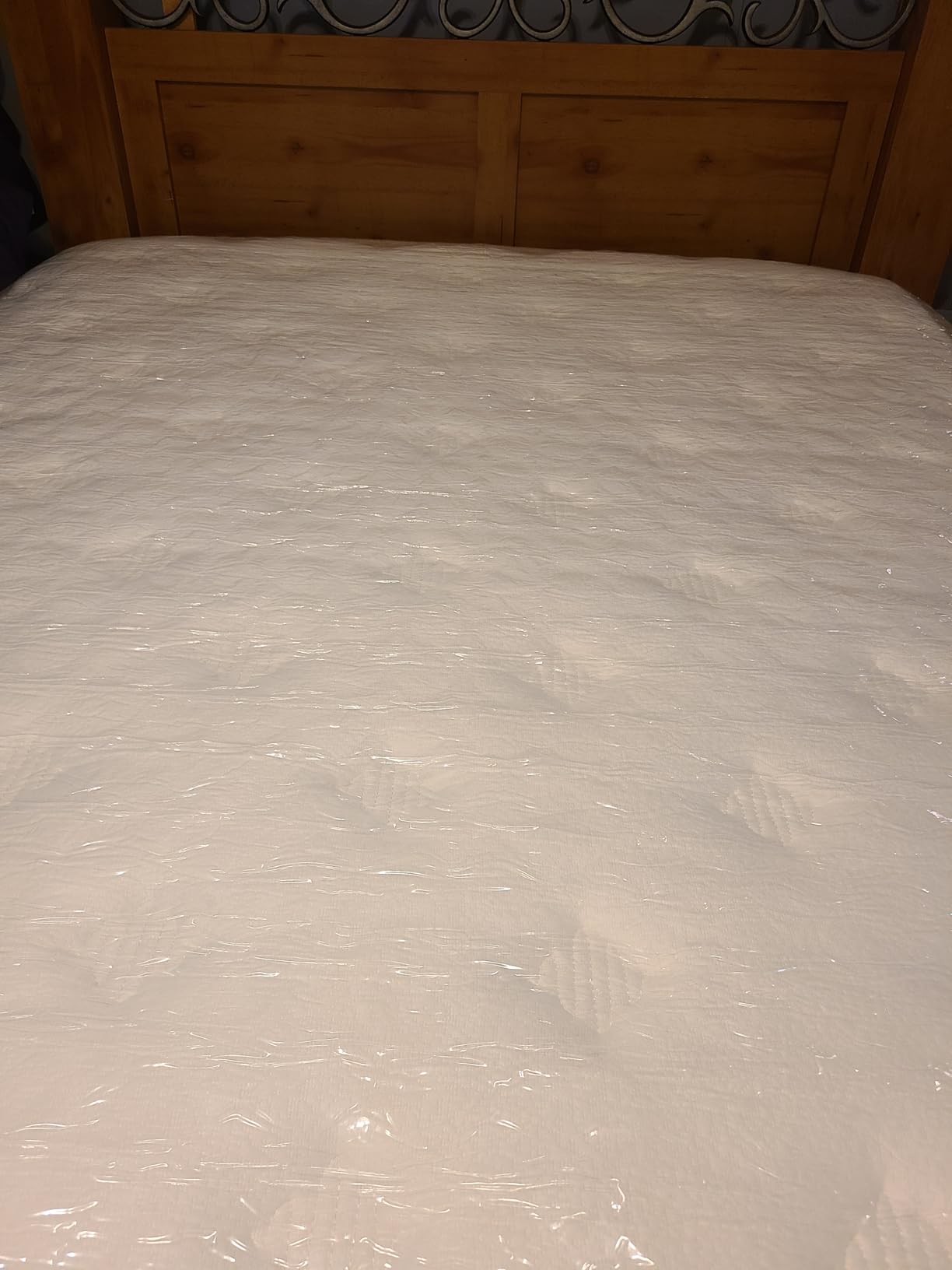 MOOA 12 Inch Queen Mattress - Mattress Hybrid Cooling Gel Memory Foam & Pocket Coils, Medium Firm Mattress in a Box for Ergonomic Spinal Support, Motion Isolation & Edge Support for Side & Back Sleepers customer photo 1