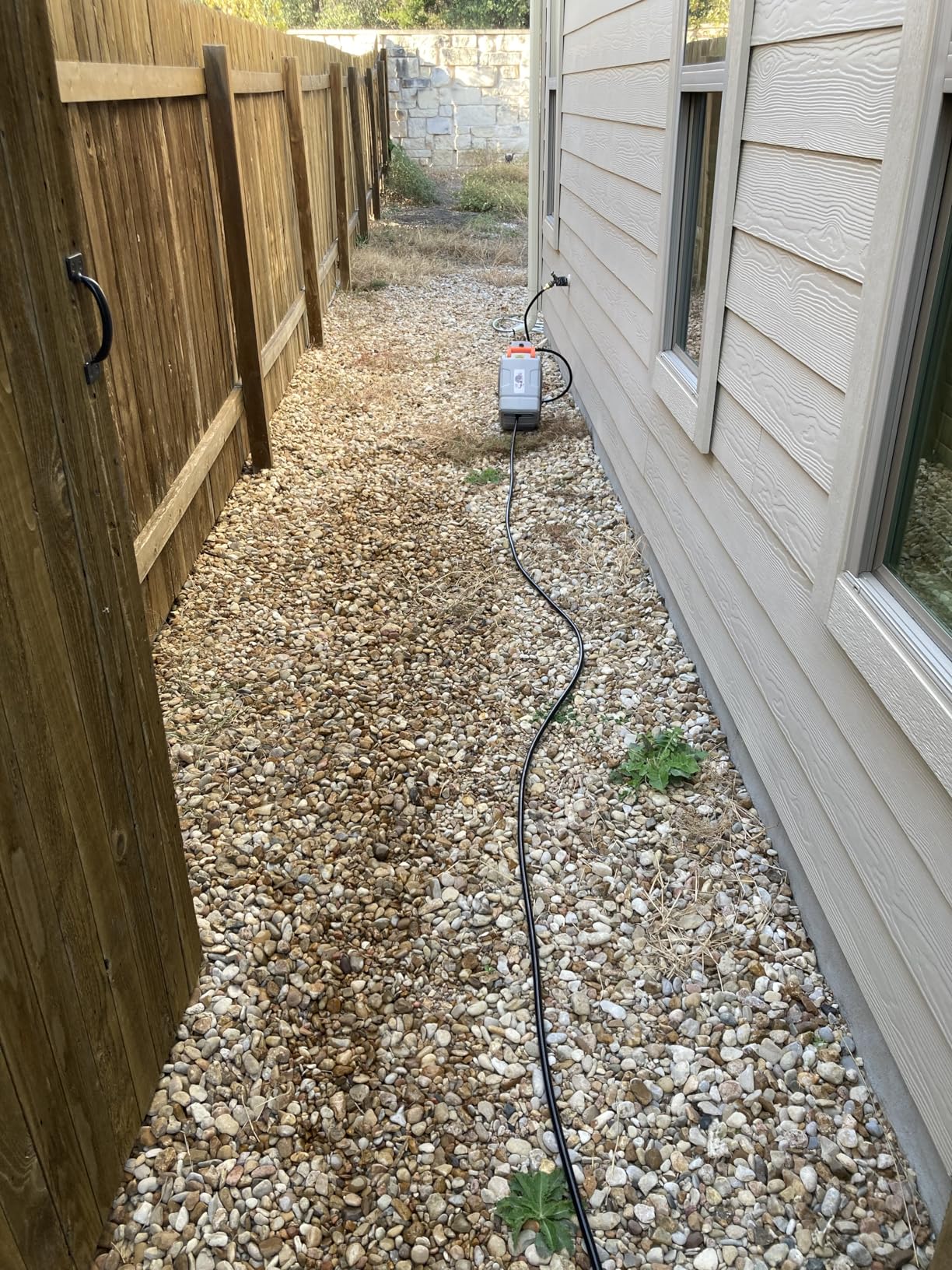 VEVOR Retractable Garden Hose Reel, 1/2 in x 50 ft, Wall Mounted Hose Reel with 9-Function Sprayer Nozzle and 180° Swivel Bracket, Any Length Lock, Automatic Slow Rewind System, for Garden Watering customer photo 1