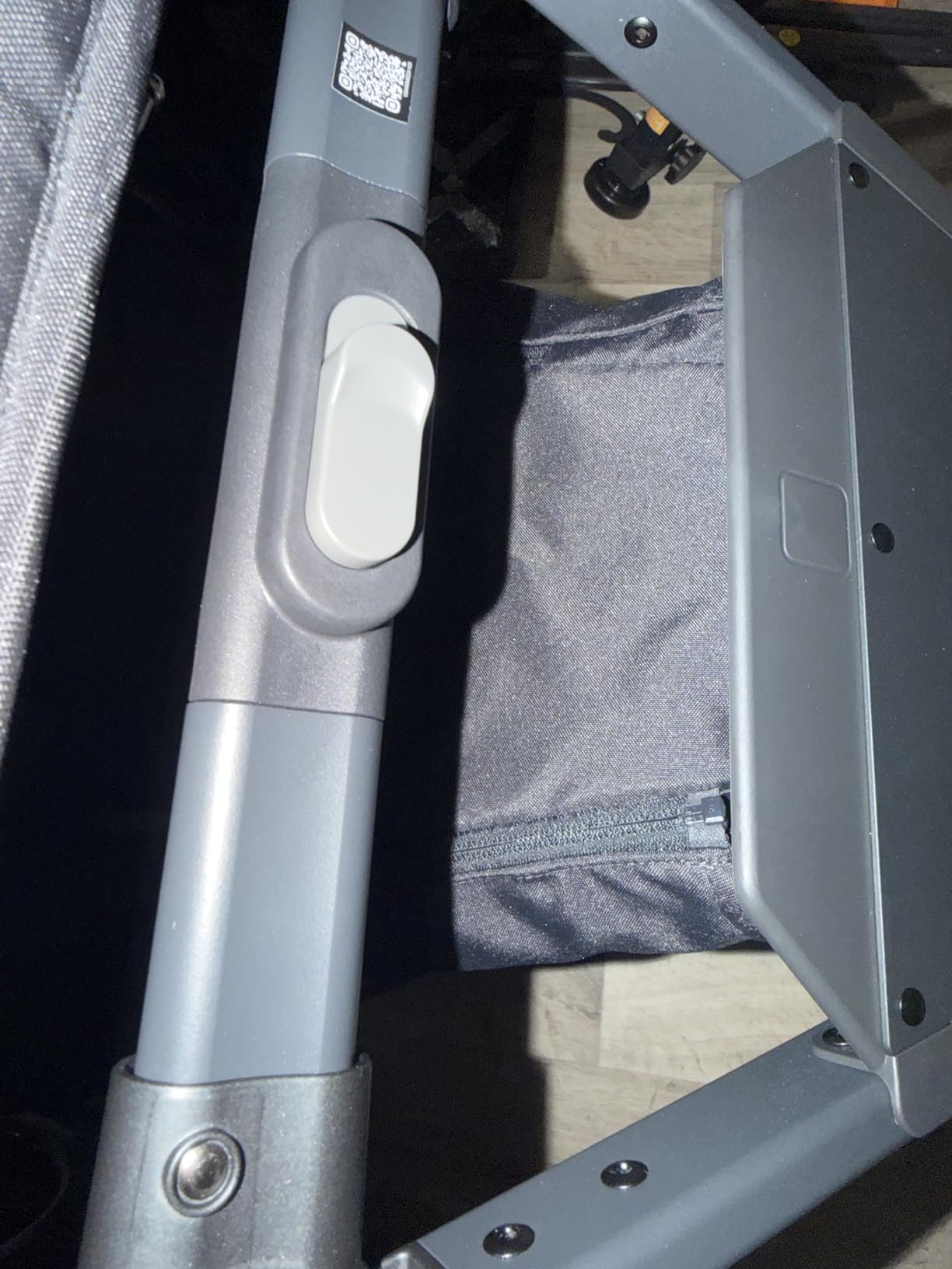 UPPAbaby Ridge V2 Jogging Stroller | All-Terrain Performance Suspension + Never-Flat Tires Built for Walking, Running + Trails | Water Bottle Holder Included | James (Black |Carbon Frame) customer photo 2