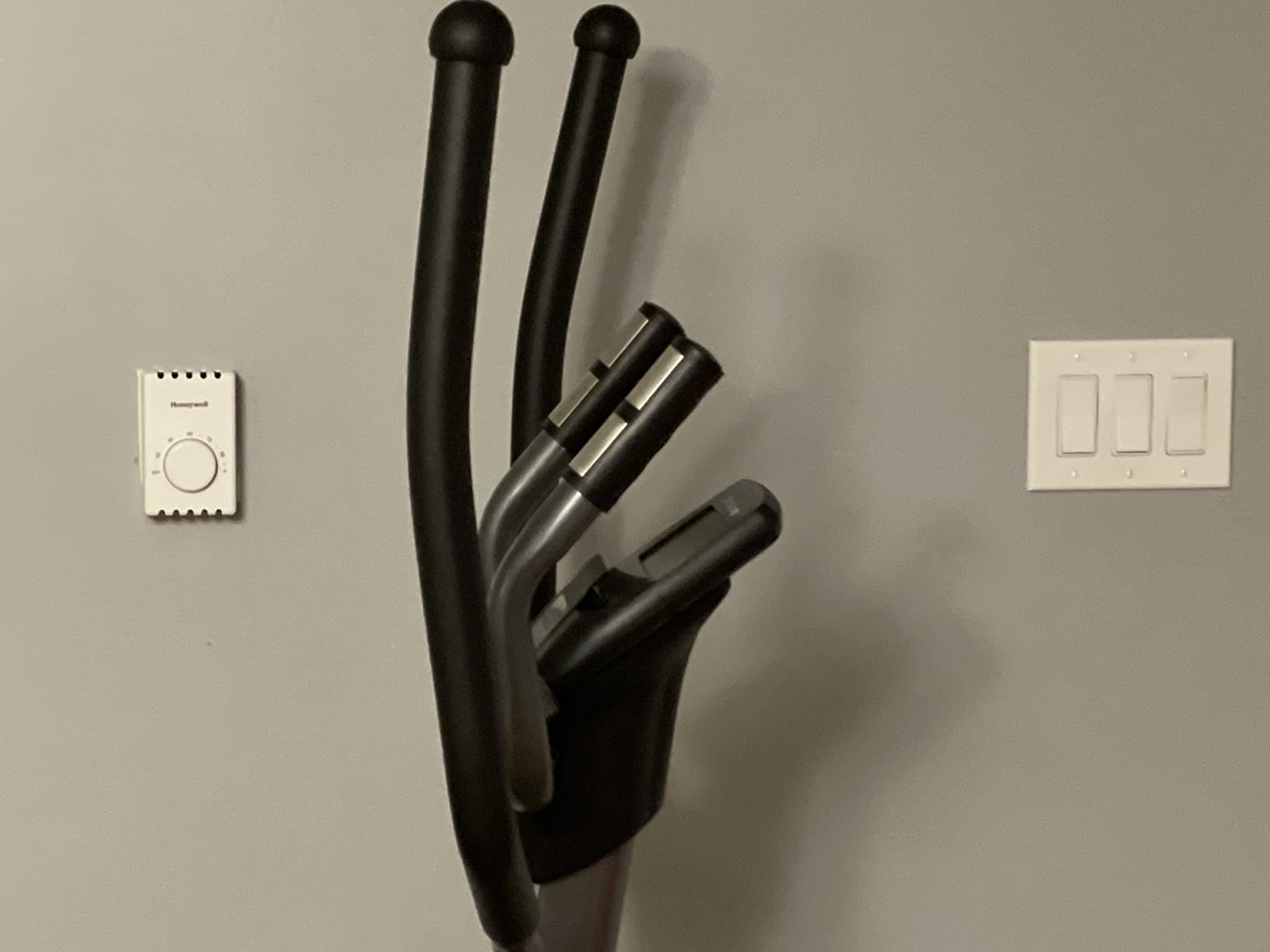 ANCHEER Elliptical Exercise Machine, Elliptical Trainer for Home Gym Exercise Equipment 550Lbs Max Weight, Ultra-Silent Elliptical Machine 16 Resistance Levels Pulse Rate Grips customer photo 1