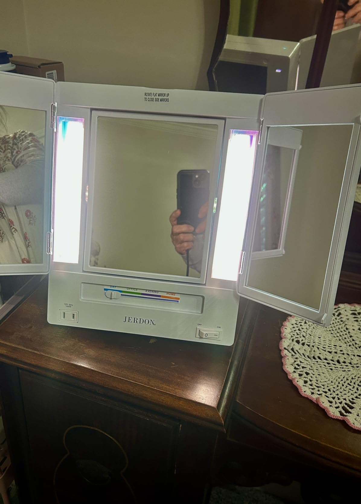 JERDON Tri-Fold Two-Sided Makeup Mirror with Lights - Vanity Mirror with 5X Magnification & Multiple Light Settings customer photo 1