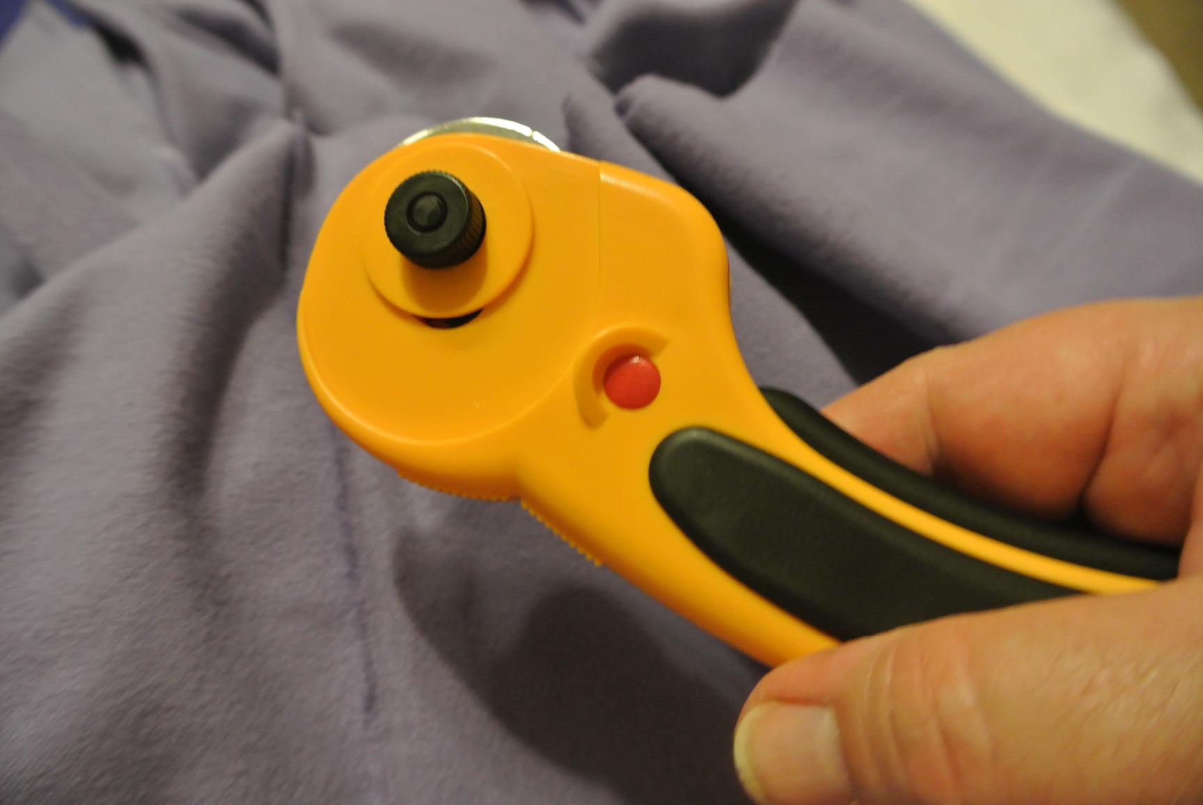 OLFA 45mm Ergonomic Rotary Cutter (RTY-2/DX) - Rotary Fabric Cutter w/Blade Cover & Squeeze Trigger customer photo 1