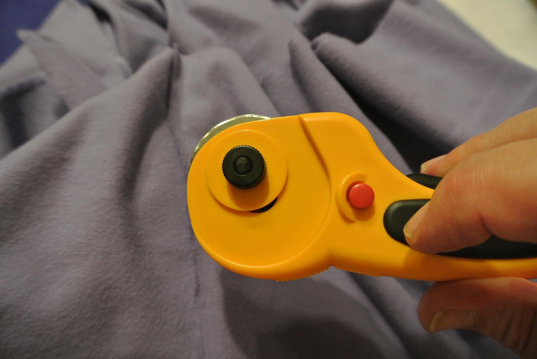 OLFA 45mm Ergonomic Rotary Cutter (RTY-2/DX) - Rotary Fabric Cutter w/Blade Cover & Squeeze Trigger customer photo 2